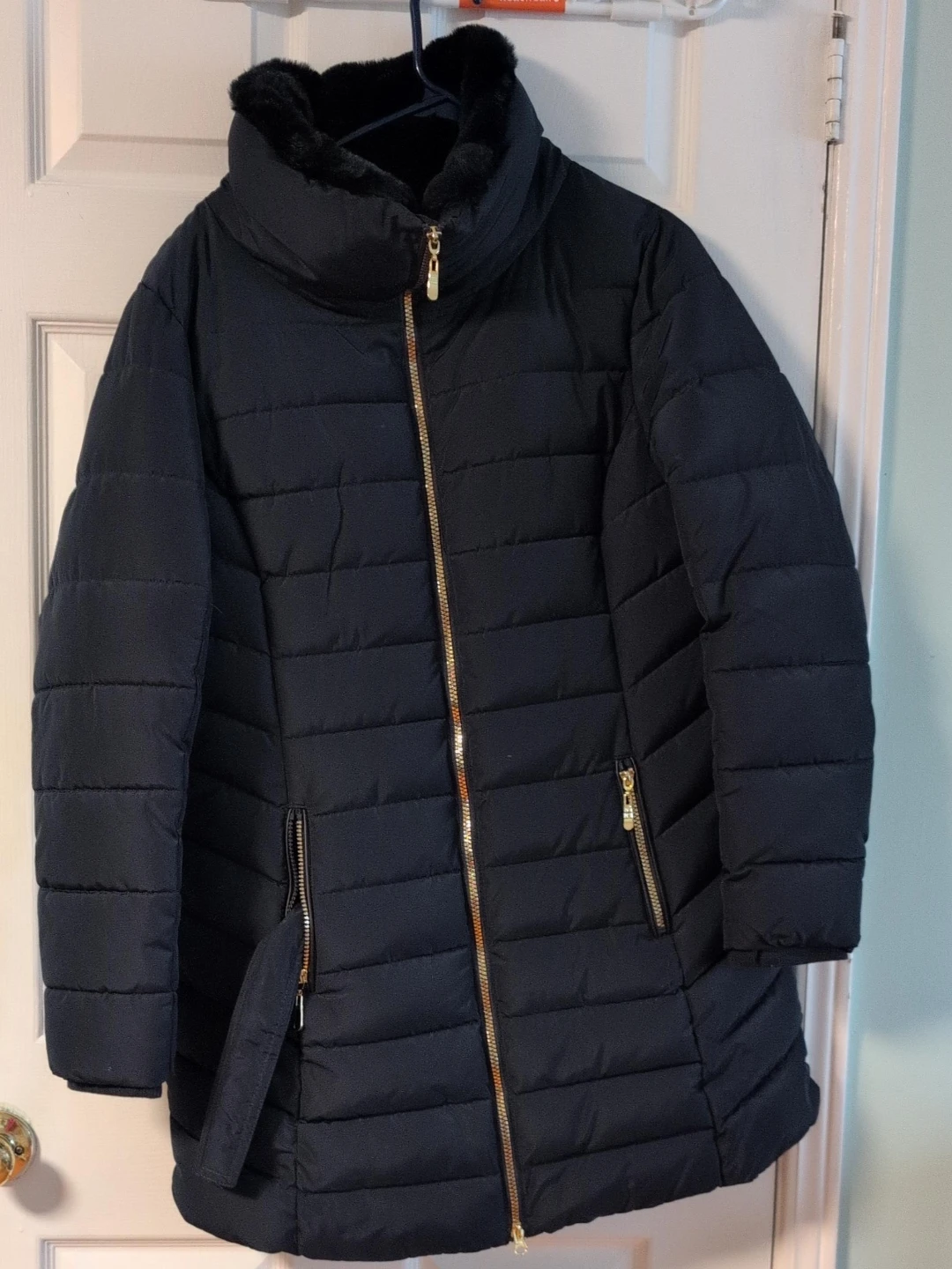 Women's Puffer Jacket with Faux Fur Collar