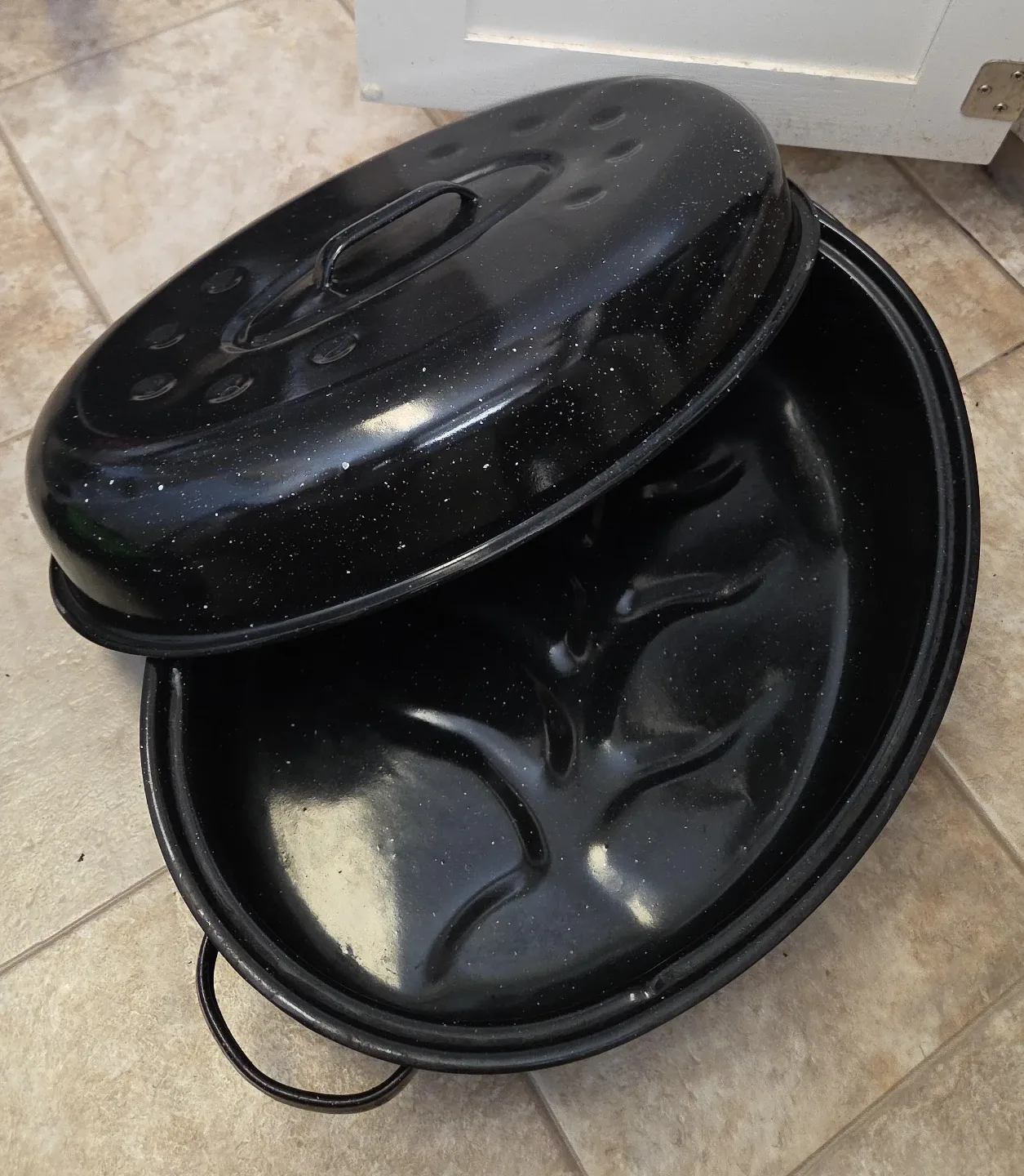 Black Roasting Pan with Lid