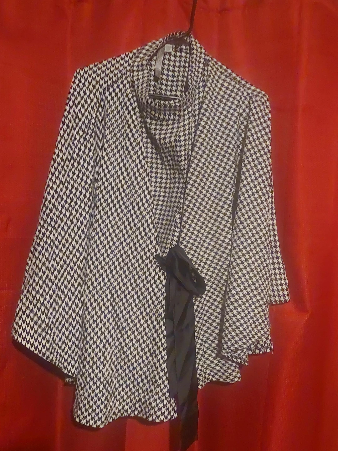 Houndstooth Cape with Black Ribbon Tie