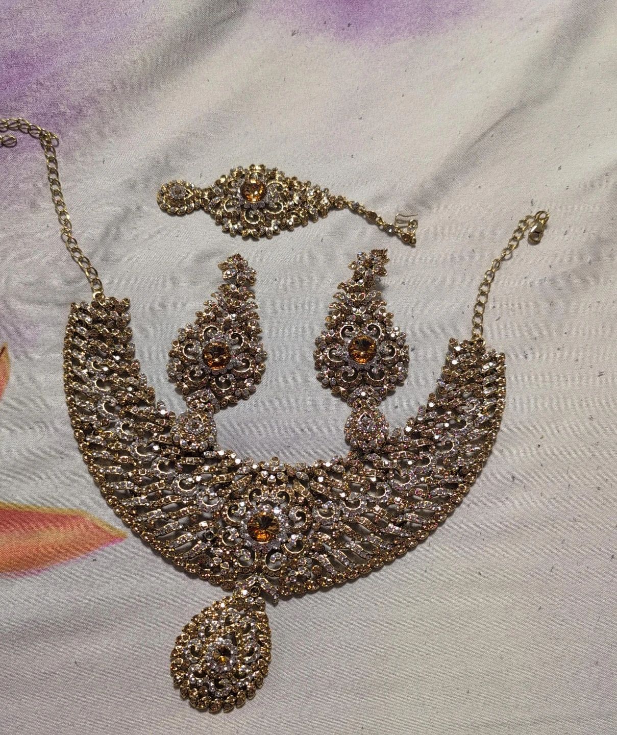 Gold coloured necklace, earrings and bracelet set