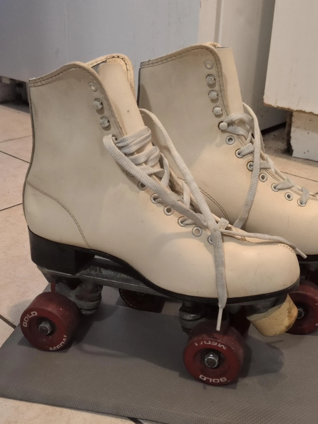 Gold Medal Canada Roller Skates - White