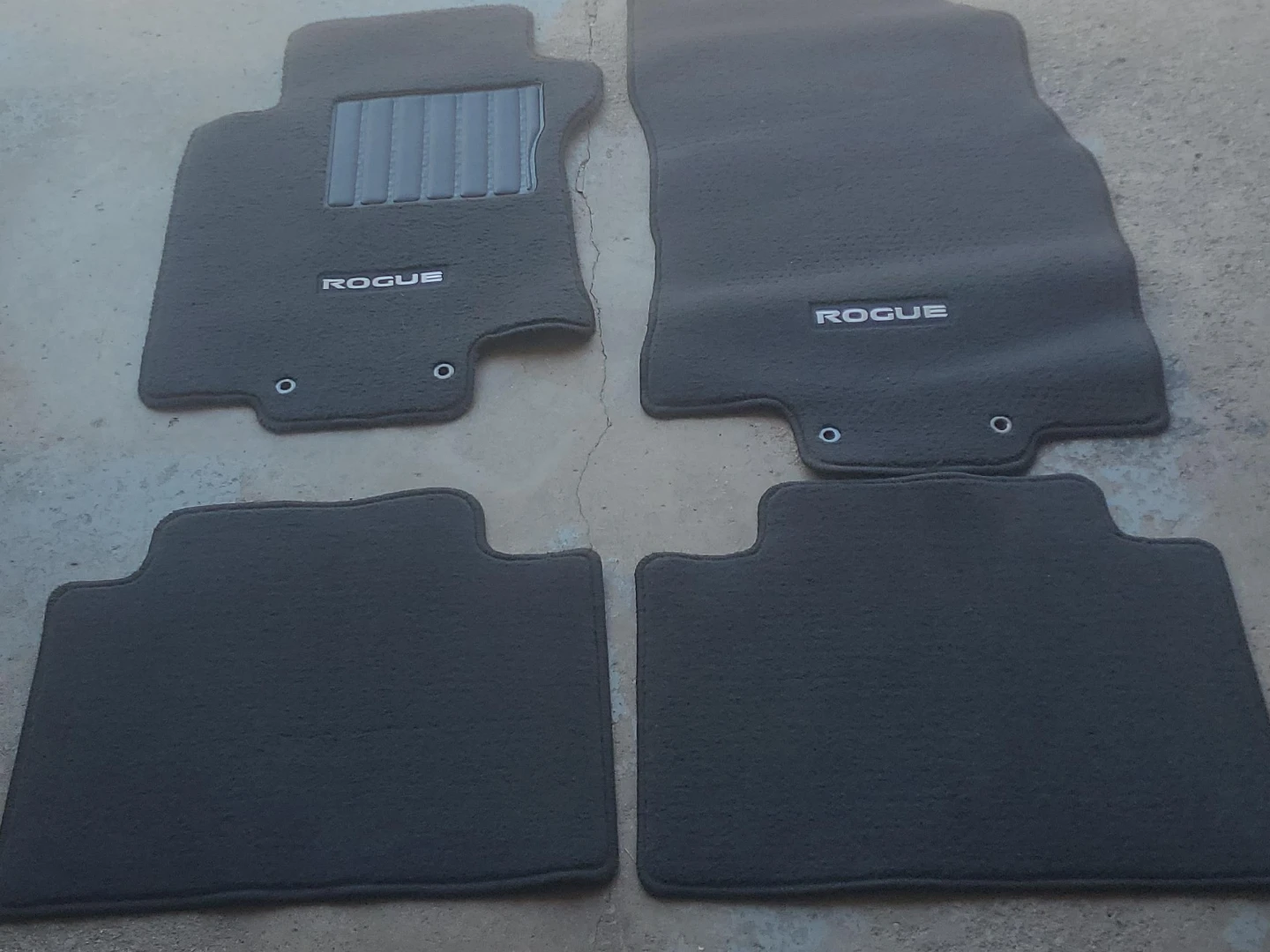 Nissan Rogue Floor Mats Set