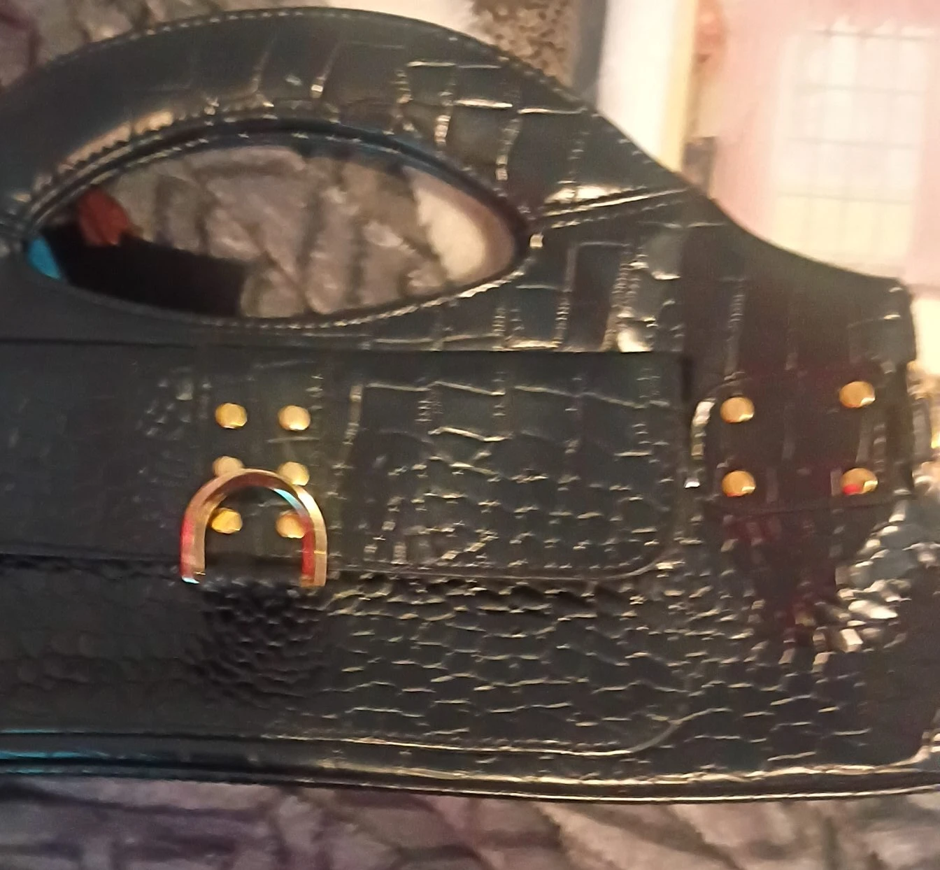 ⚽Black Croc-Embossed Handbag