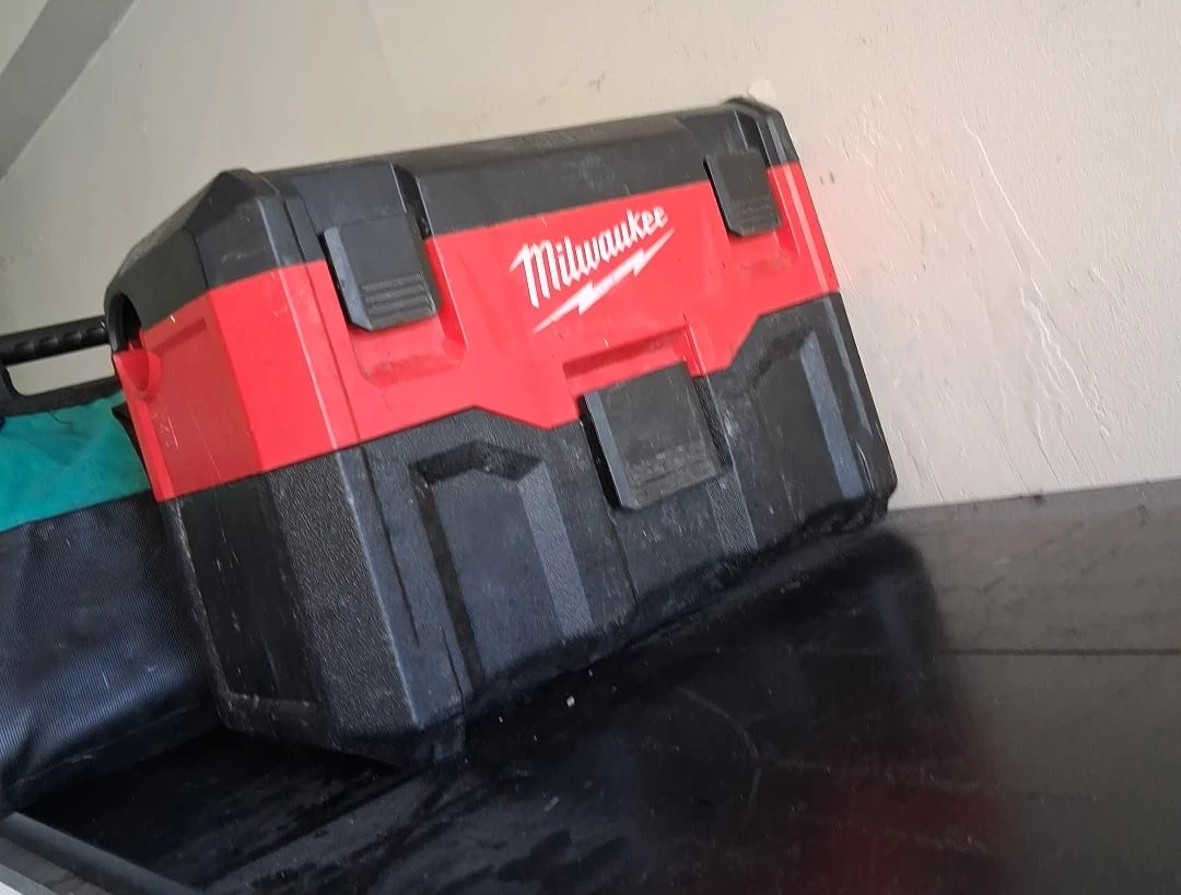 Milwaukee Cordless Wet/Dry Vacuum