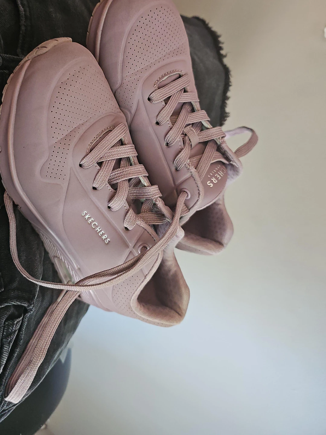 Skechers Women's Pink Sneakers
