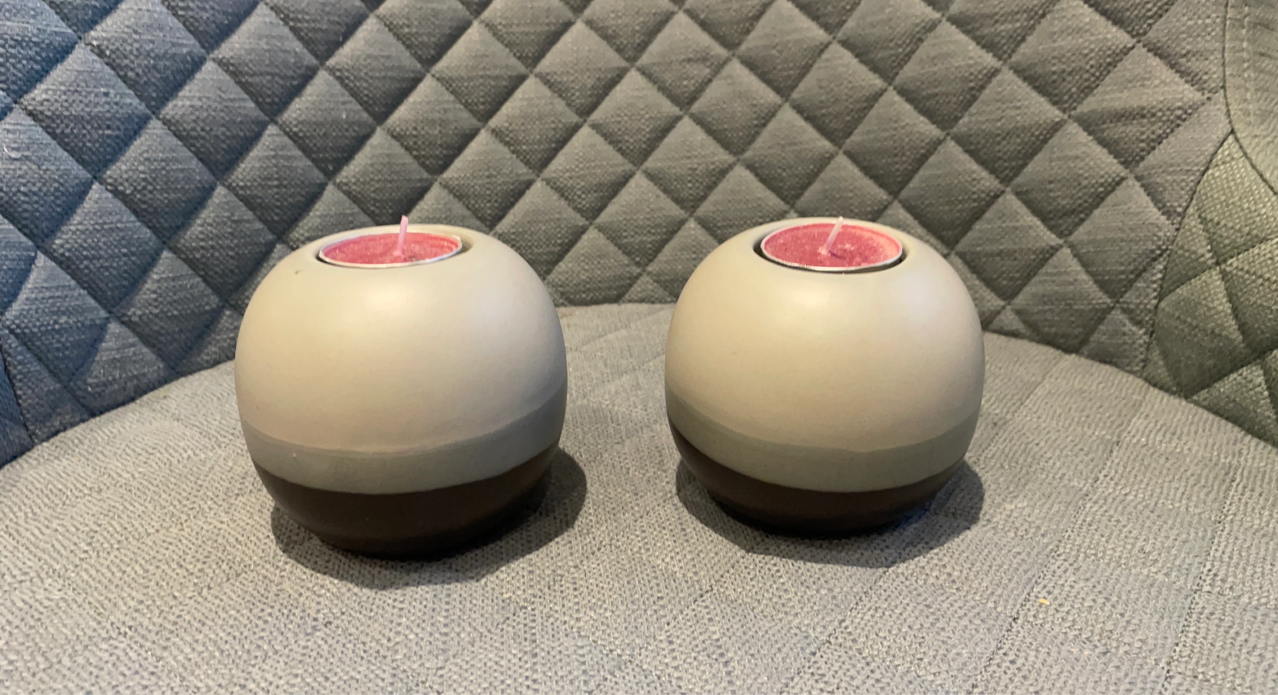 Set of 2 Sphere Tealight Holders with Pink Tealights