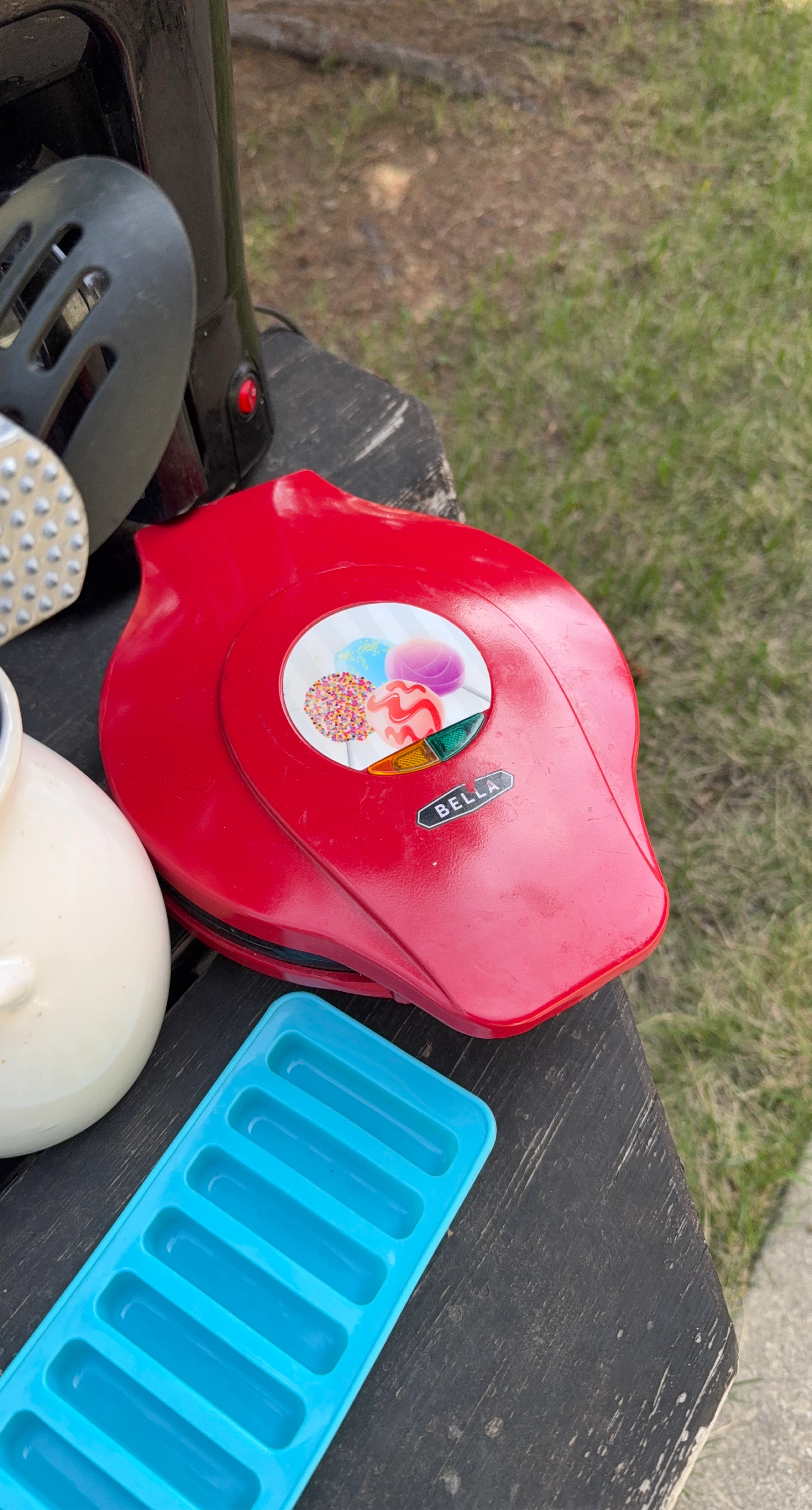 Bella Red Appliance with Lollipop Design