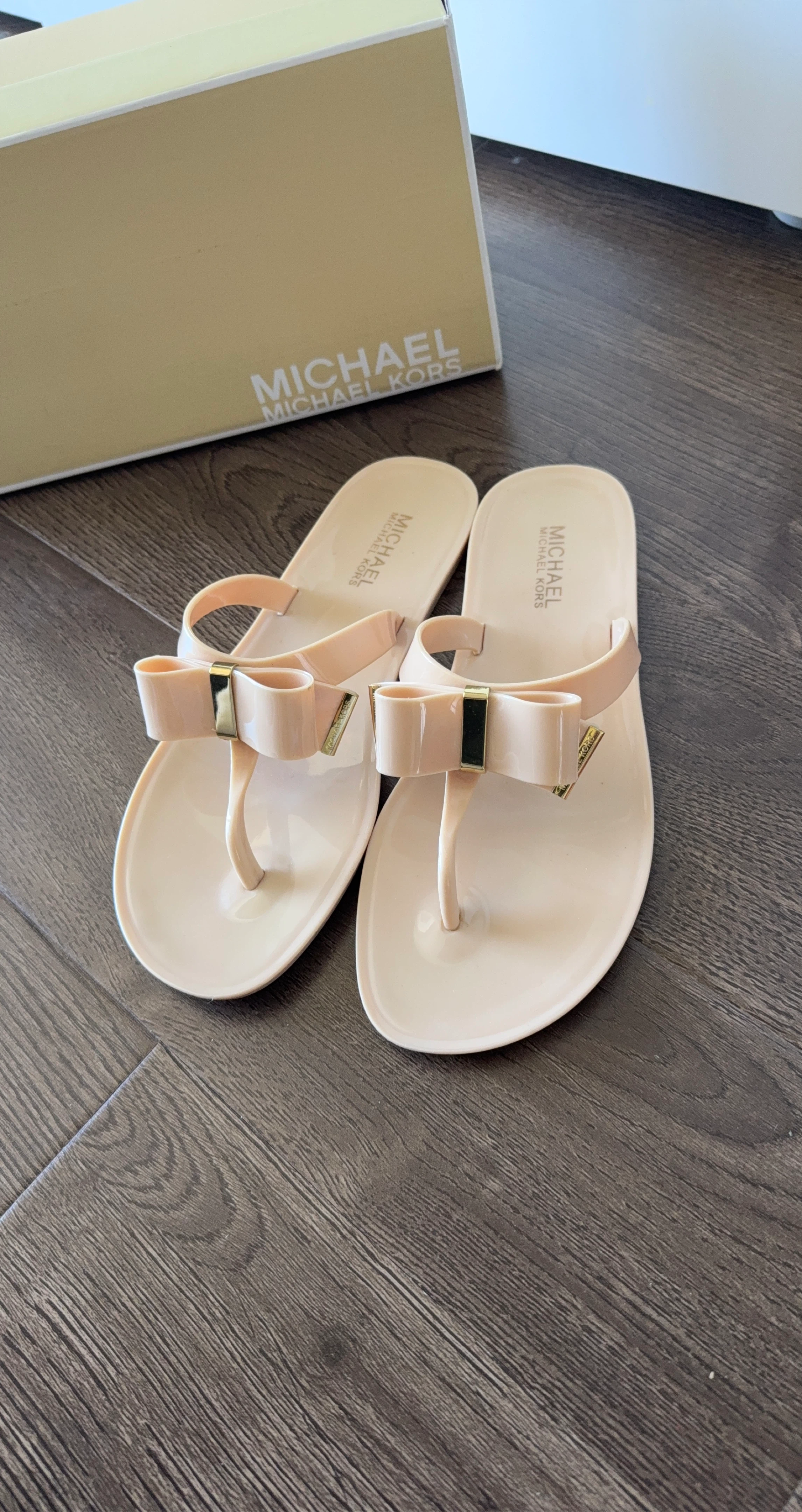 Michael Kors  Kayden Jelly Flip Flops with Bow (size 8)