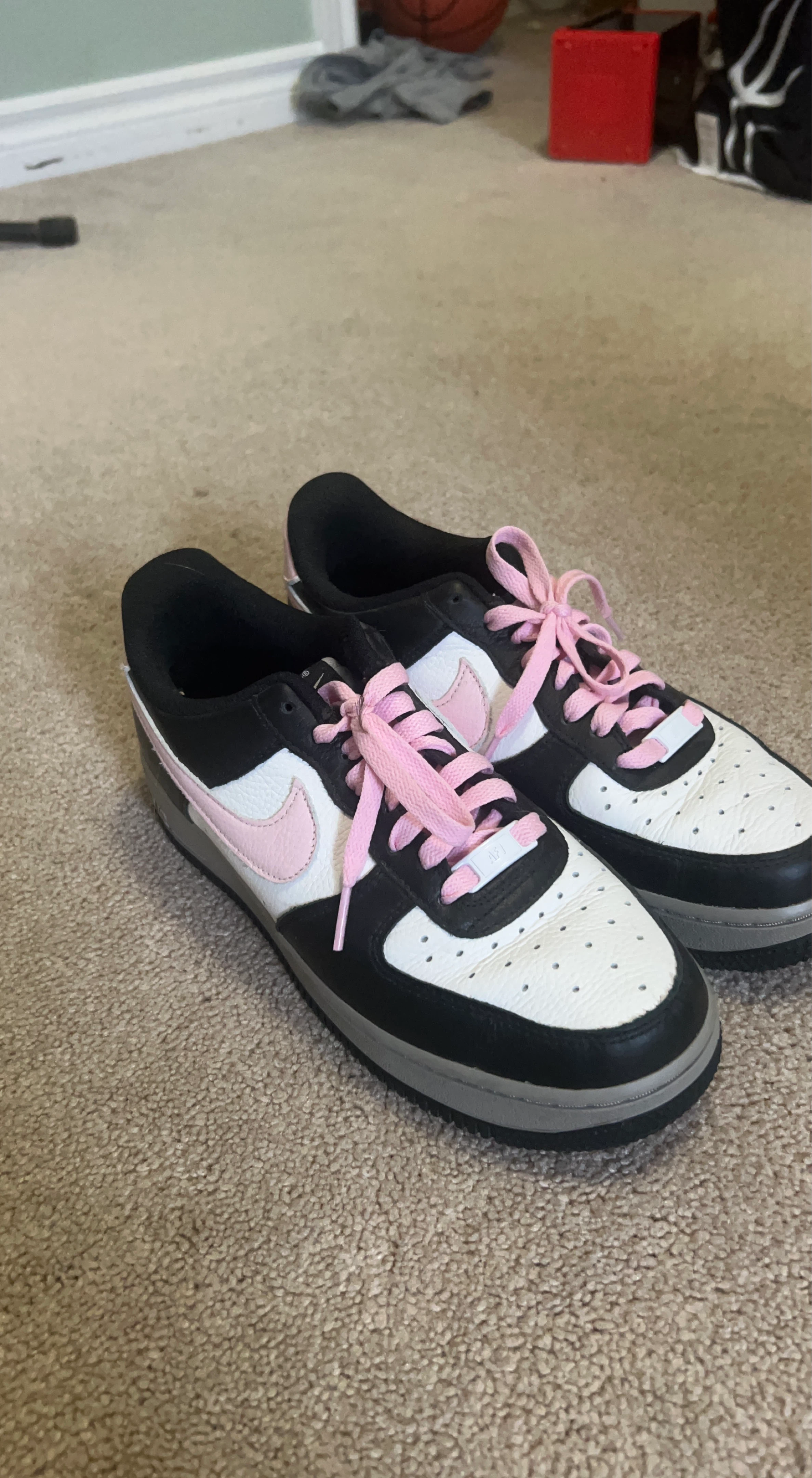 Nike Air Force 1  black and pink