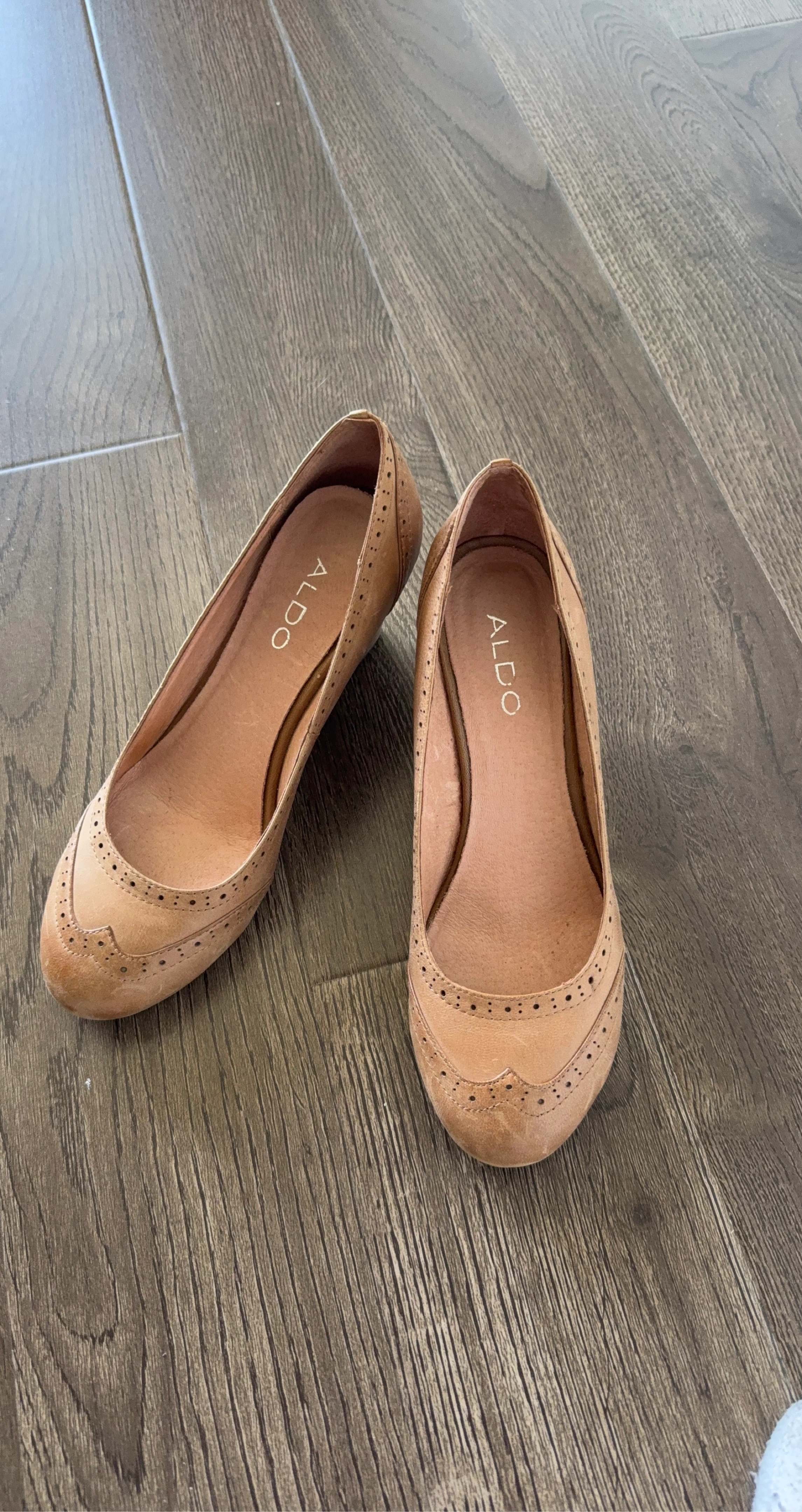 ALDO Tan Leather Wingtip Wedge Heels （size 38)(size 8)