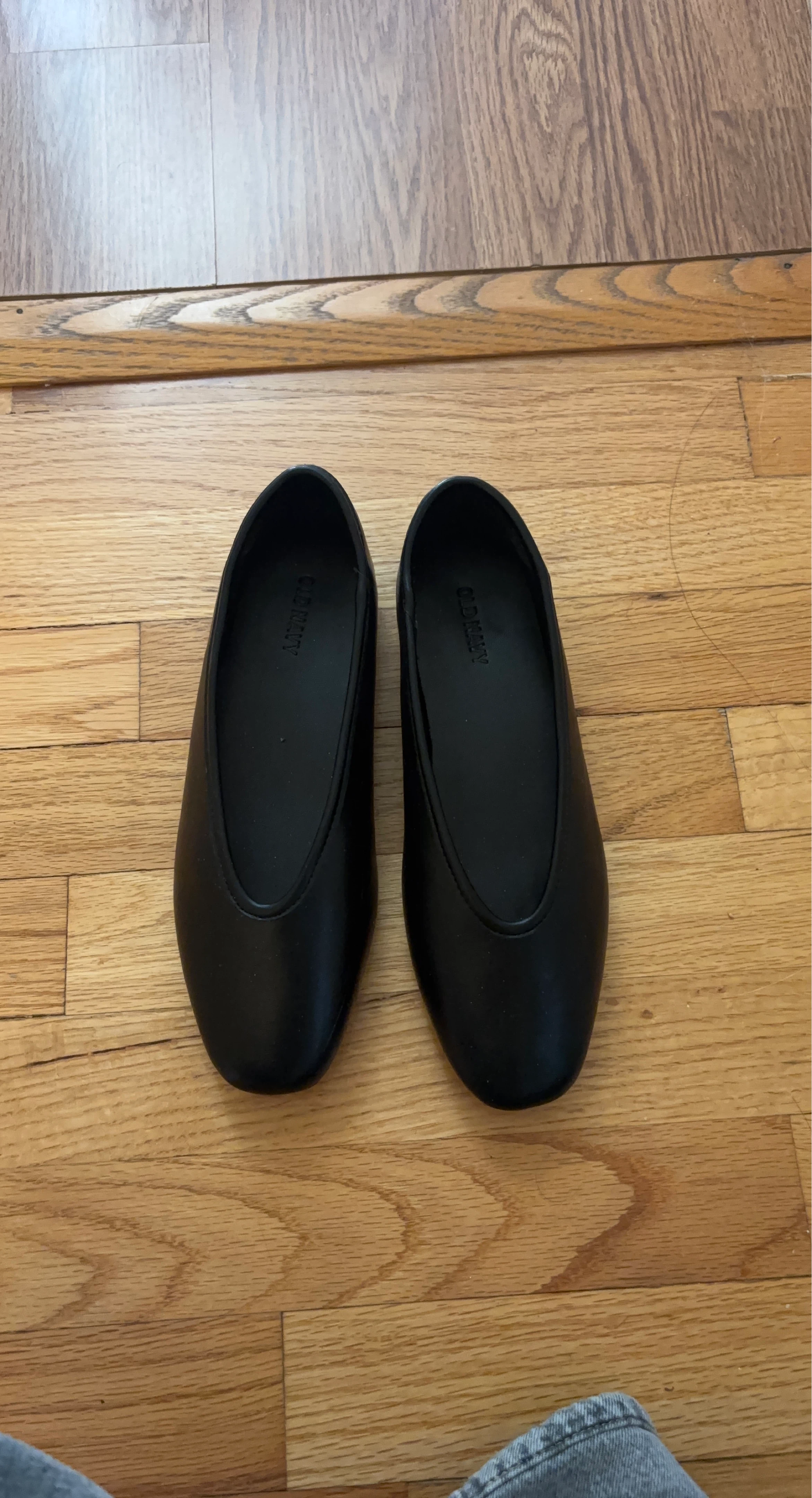 Old Navy Black Ballet Flats