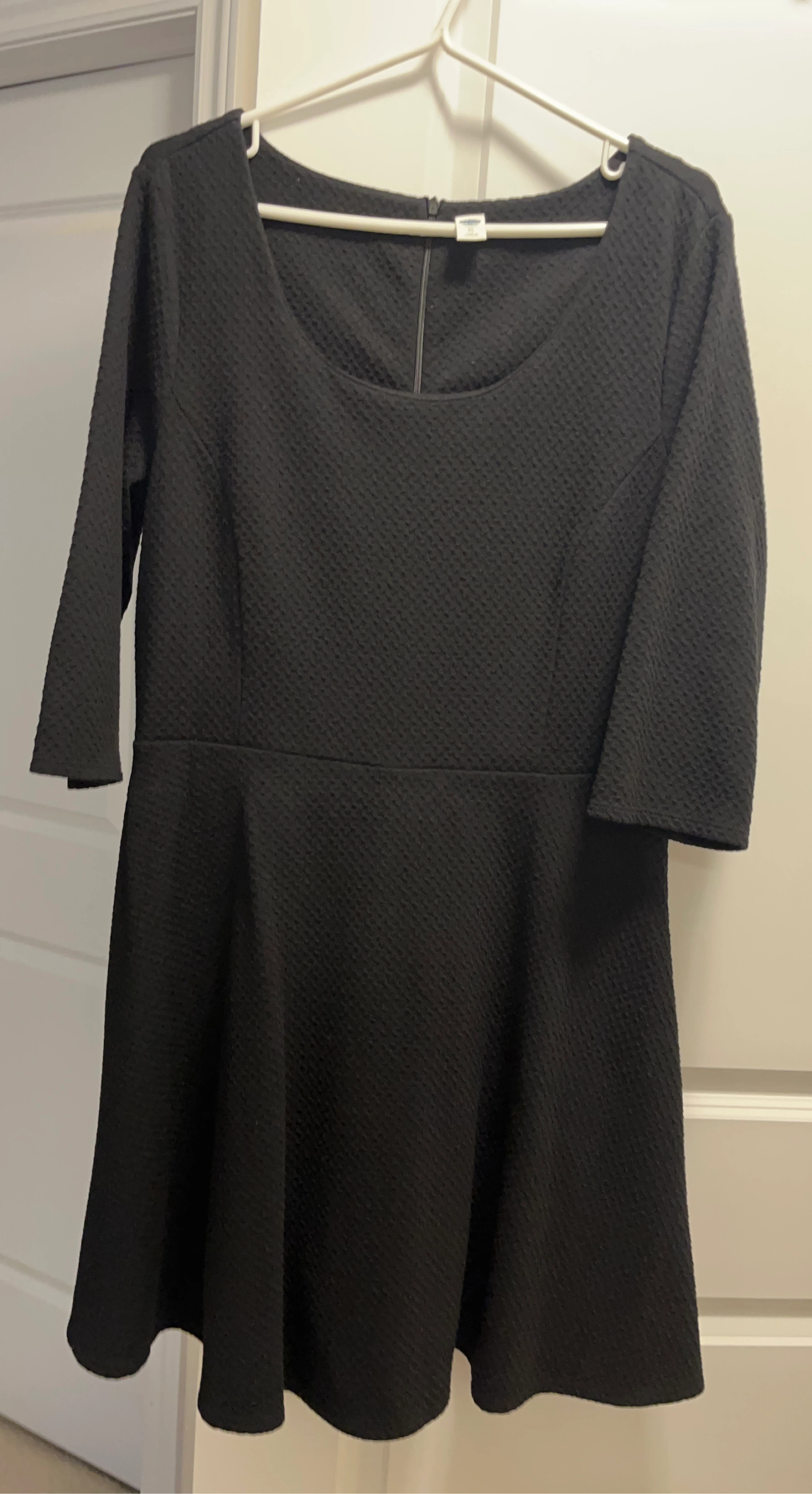 Old Navy Black Textured Fit & Flare Dress - Size Medium