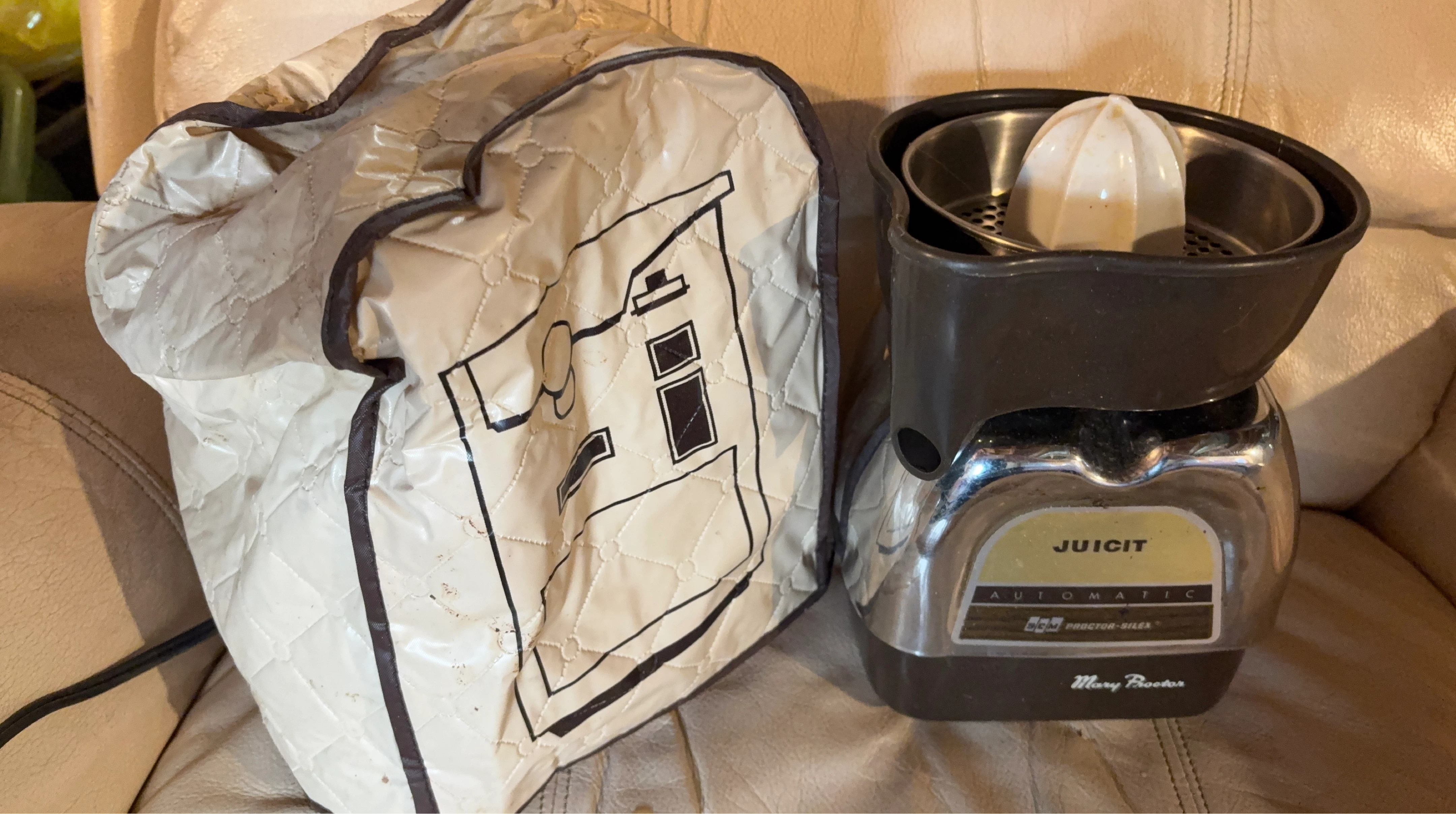 Proctor Silex Juicit Automatic Citrus Juicer with Cover