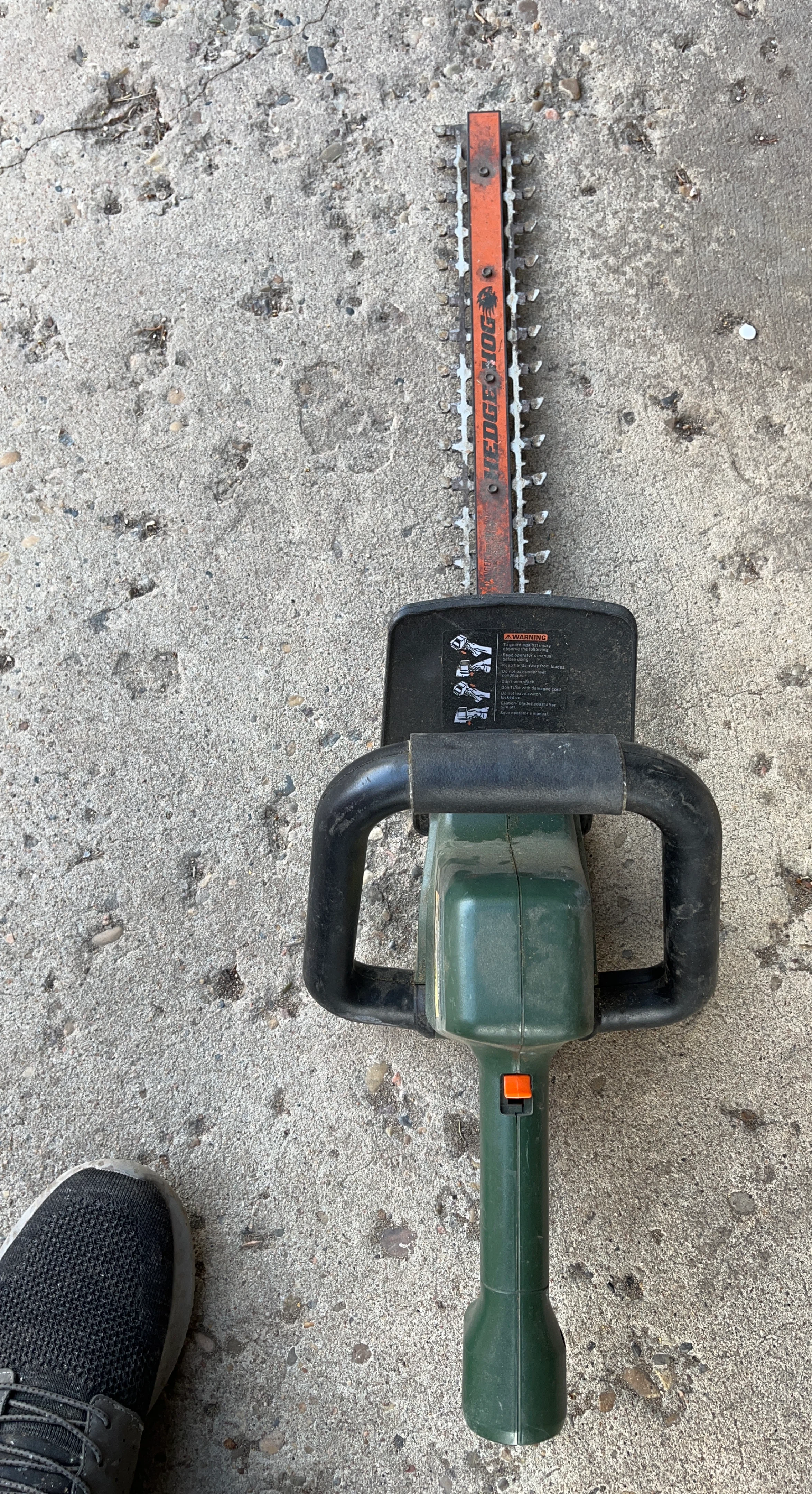 BLACK+DECKER Electric Hedge Trimmer