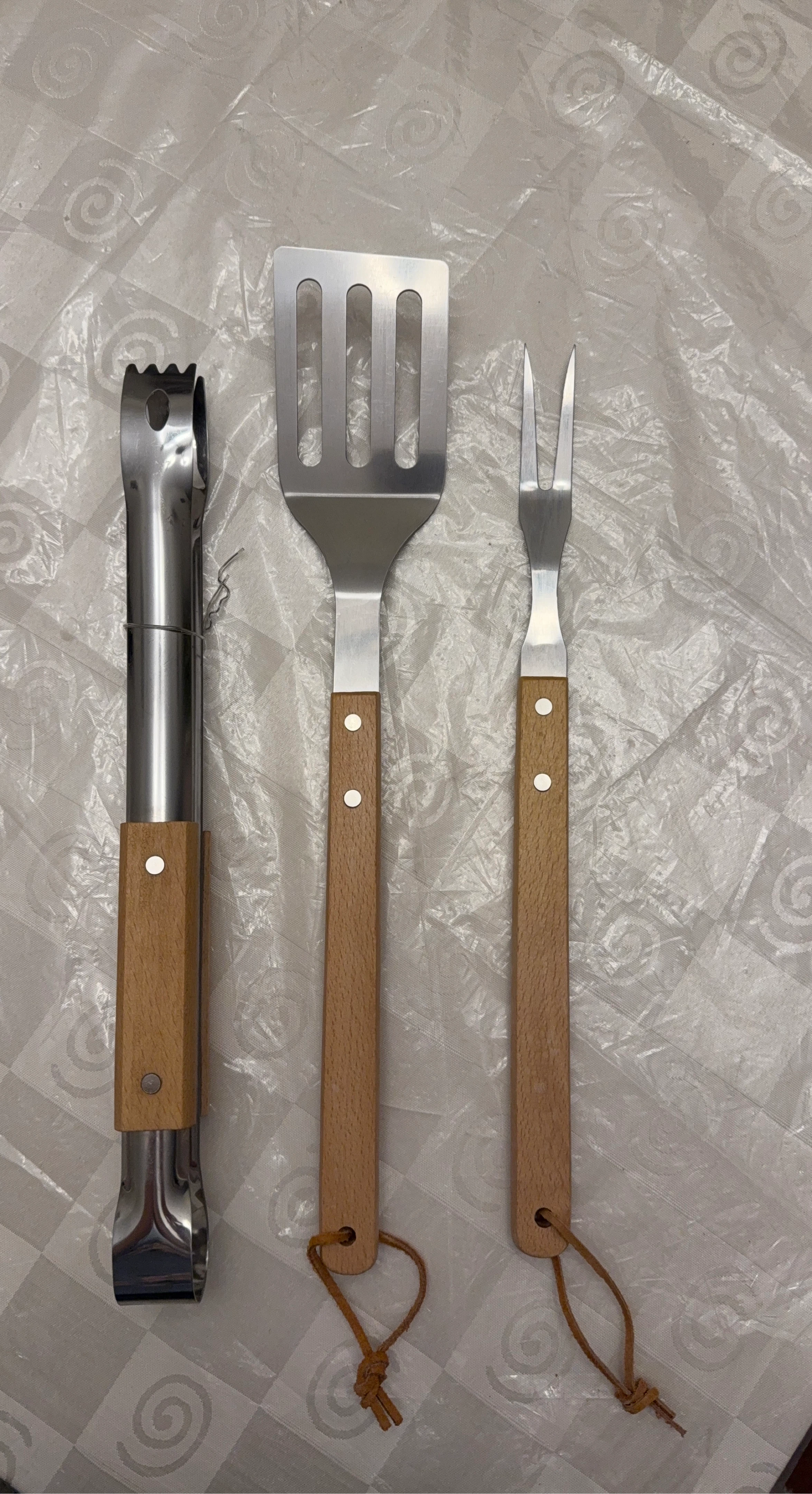 3-Piece BBQ Utensil set with Tongs,Spatula,Fork(great condition)