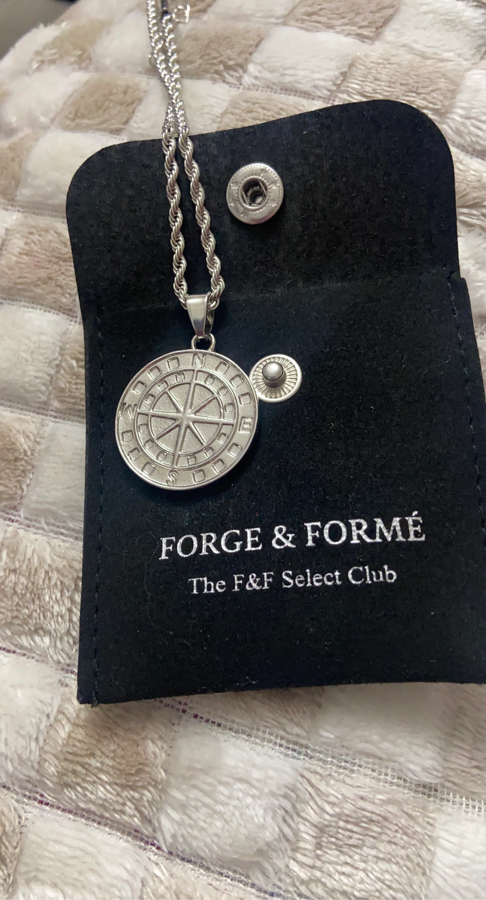 ⚽️Forge & Formé Compass Pendant Necklace