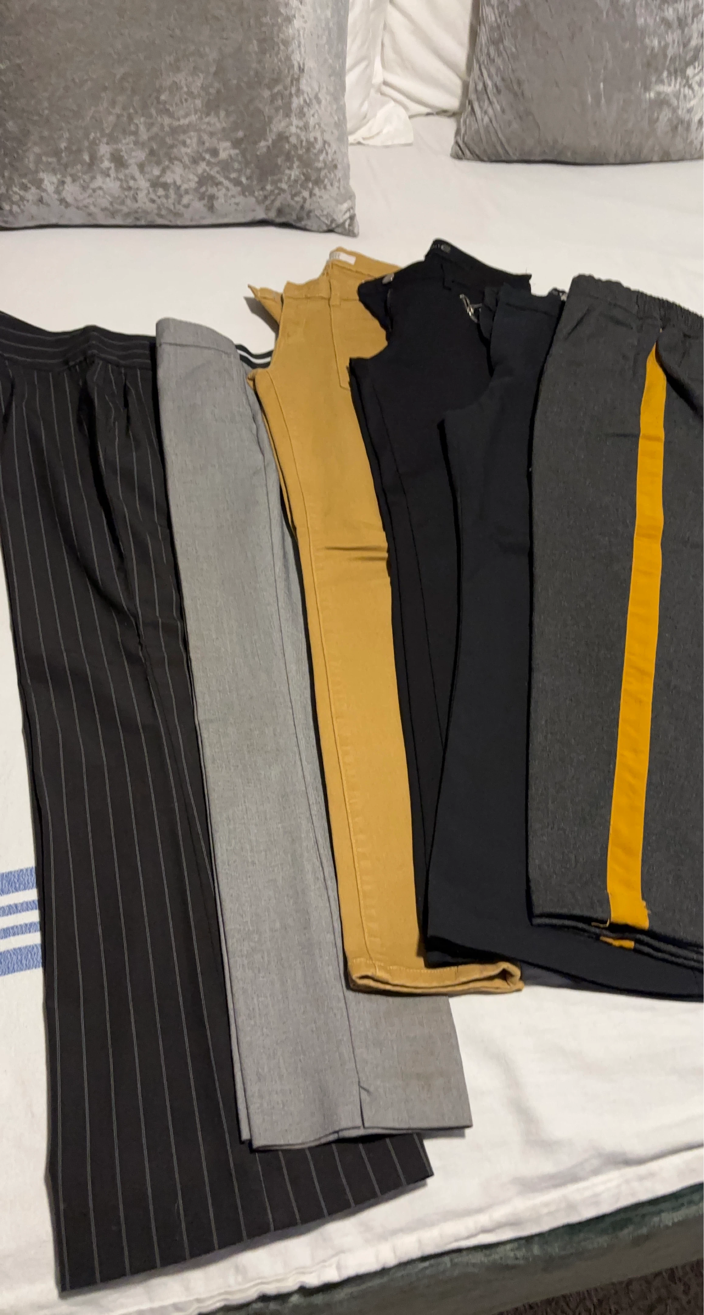 Bundle of 4 Pairs of Pants