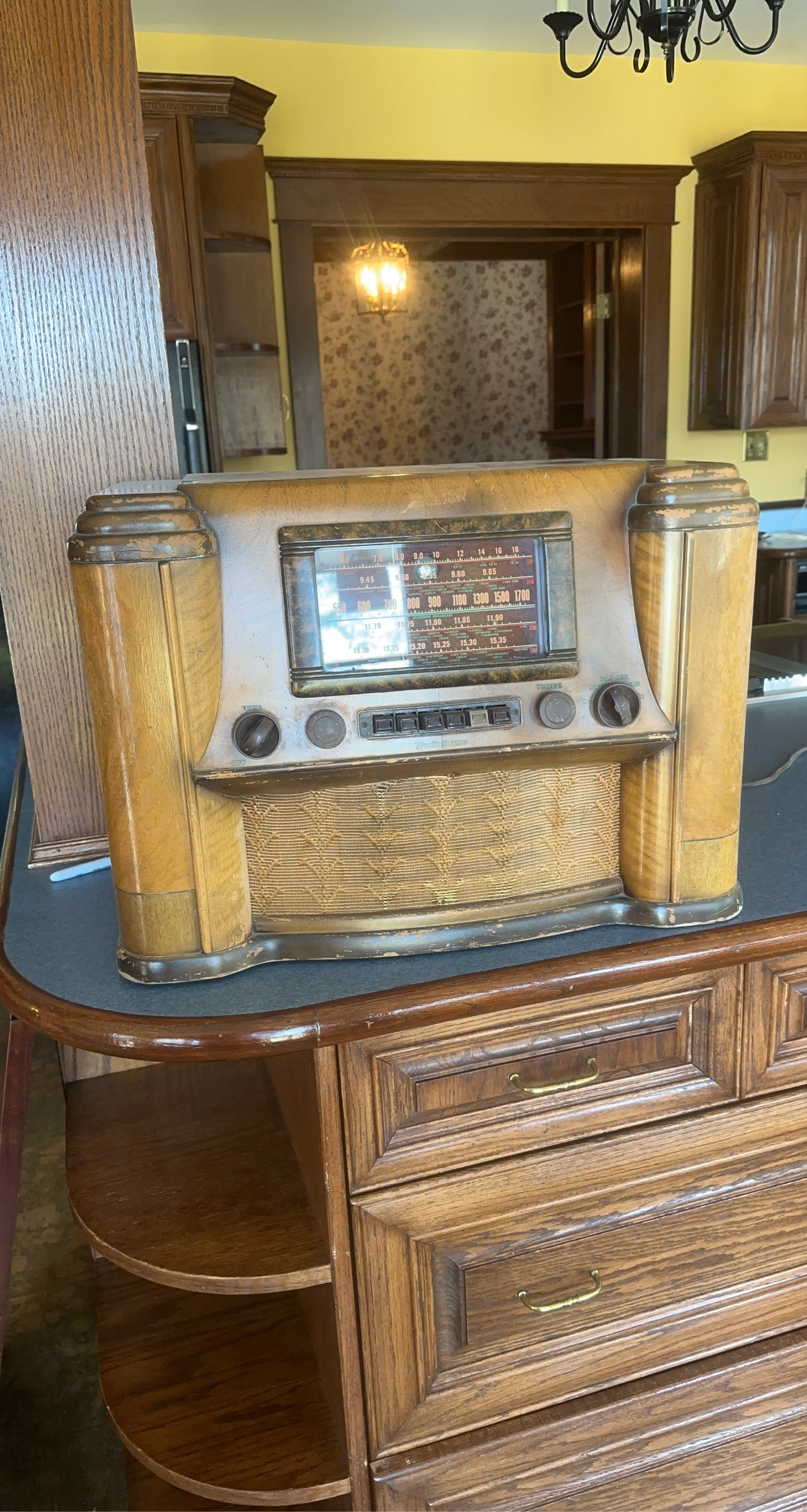 Vintage Westinghouse Bakelite Radio