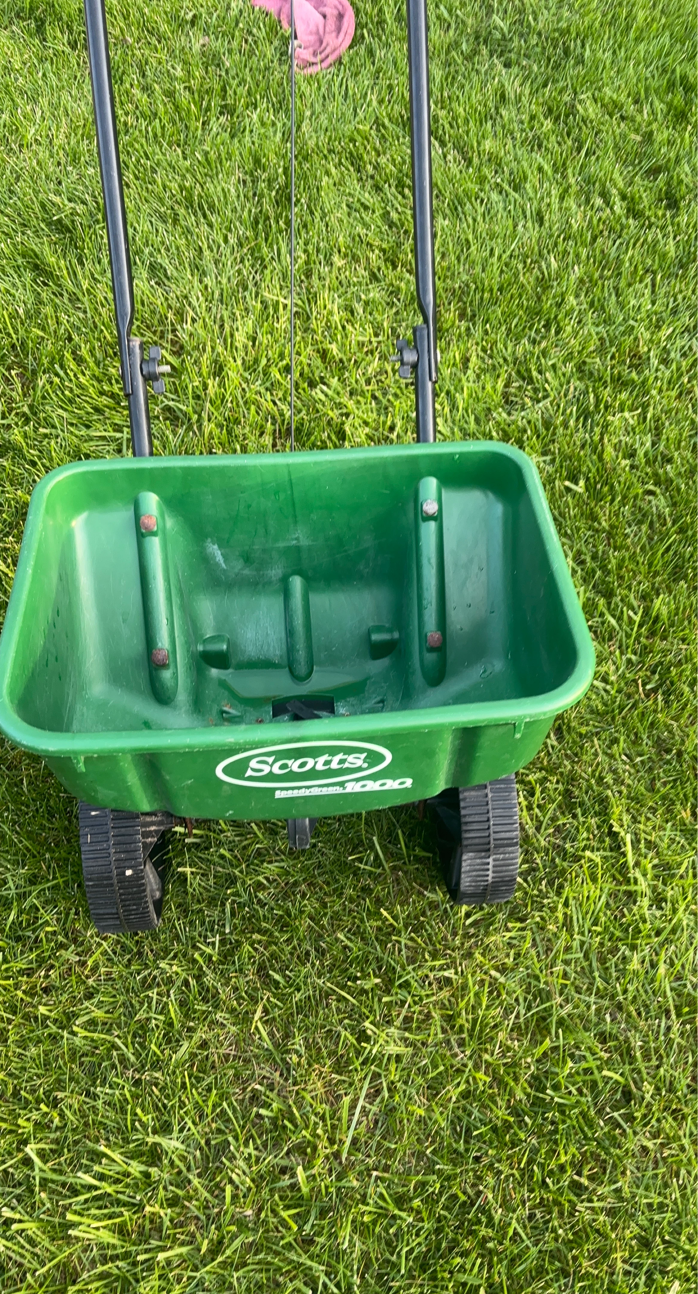 Scotts Speedy-Green 1000 Broadcast Spreader