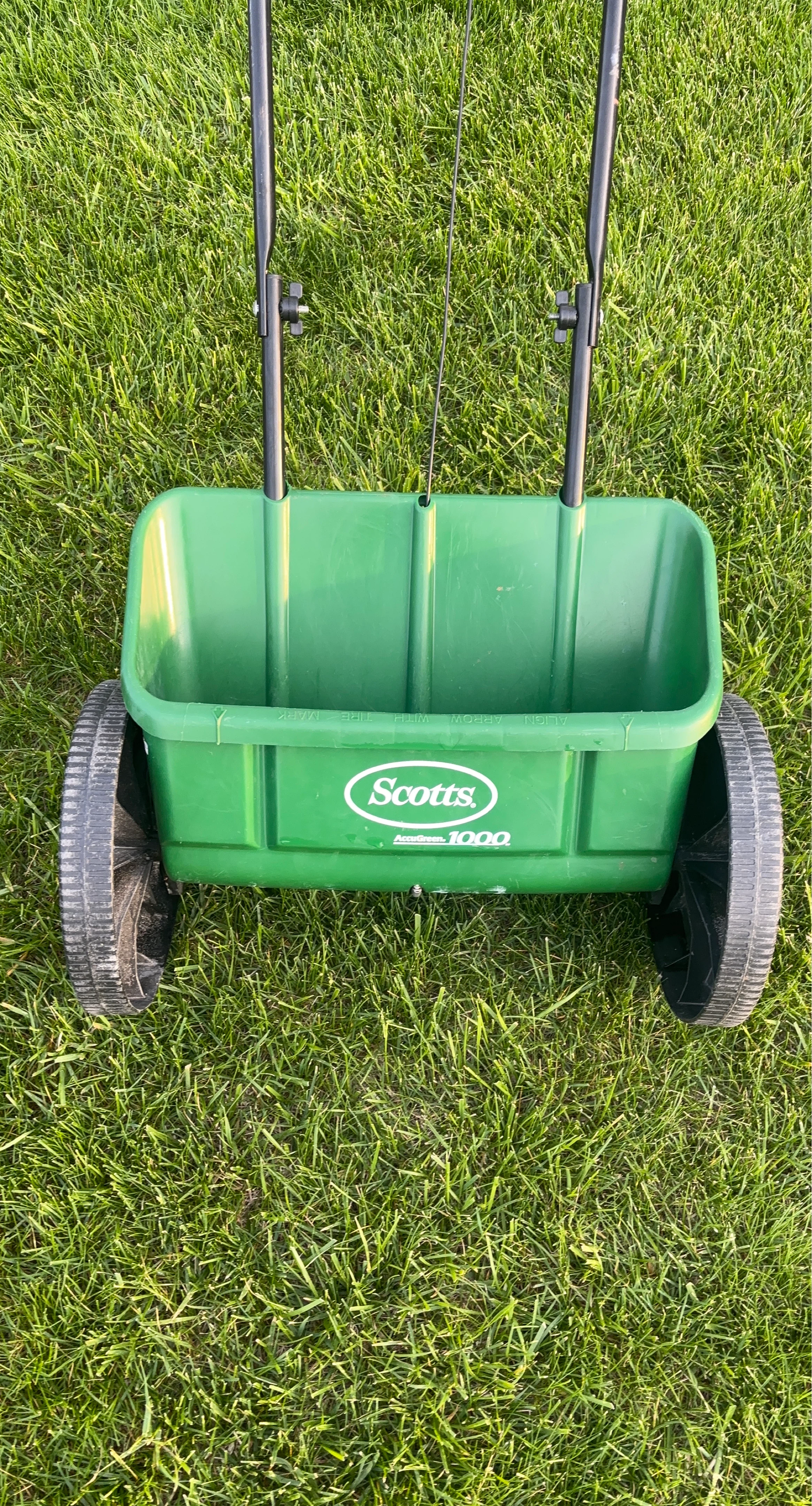 Scotts AccuGreen 1000 Lawn Spreader