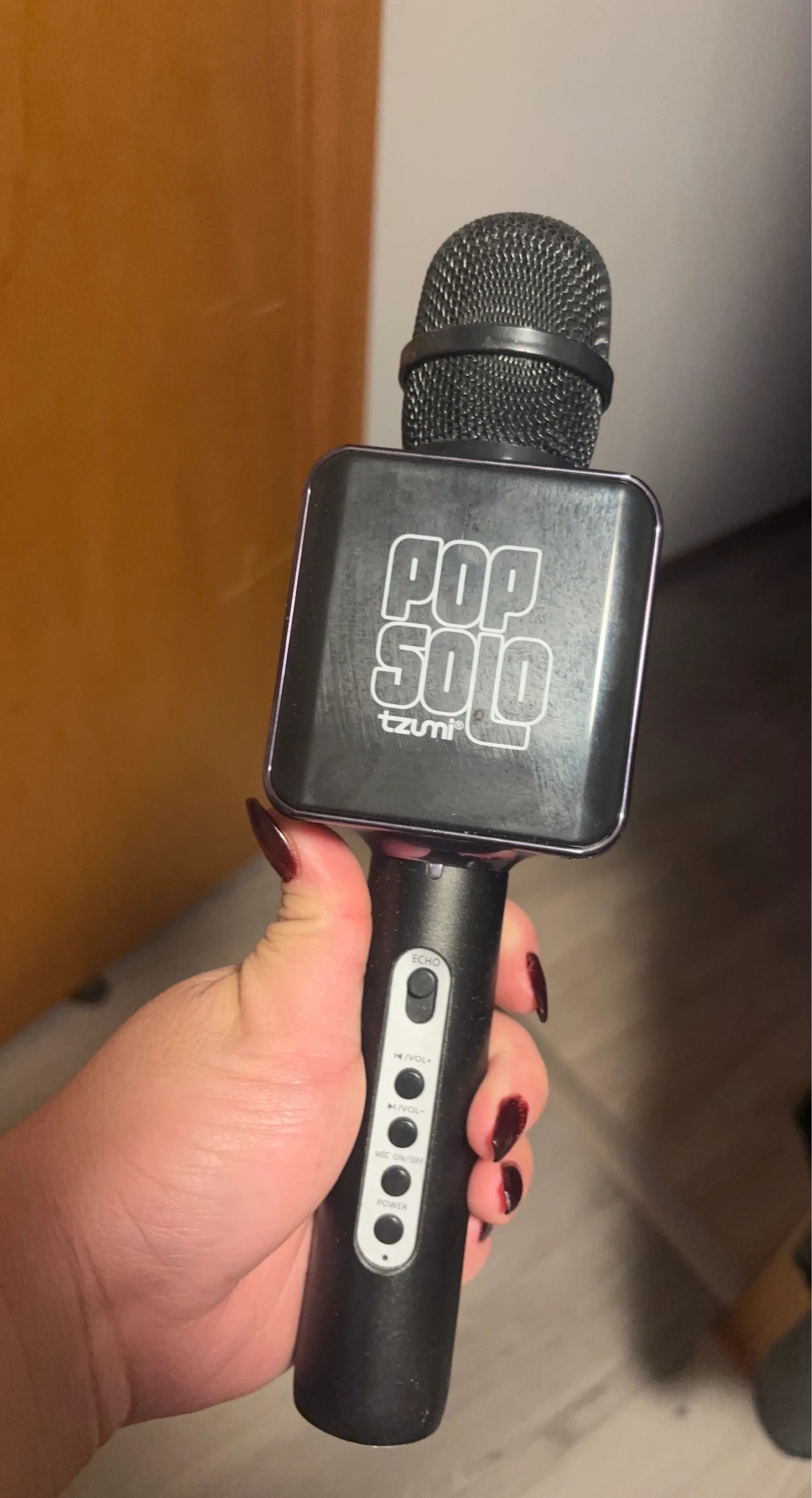 Pop Solo TZUMI Karaoke Microphone Speaker