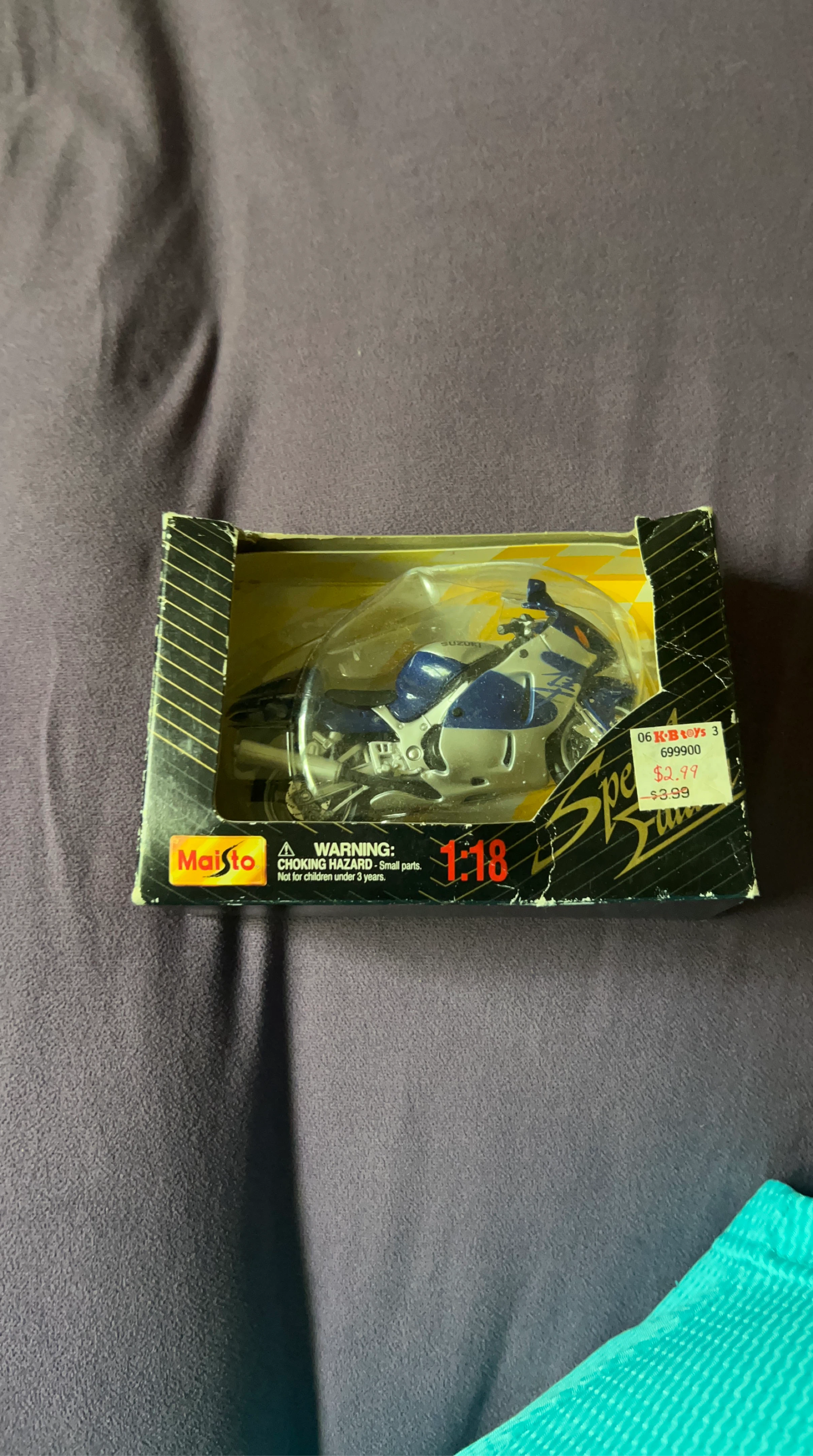 Maisto 1:18 Suzuki Sport Bike Toy