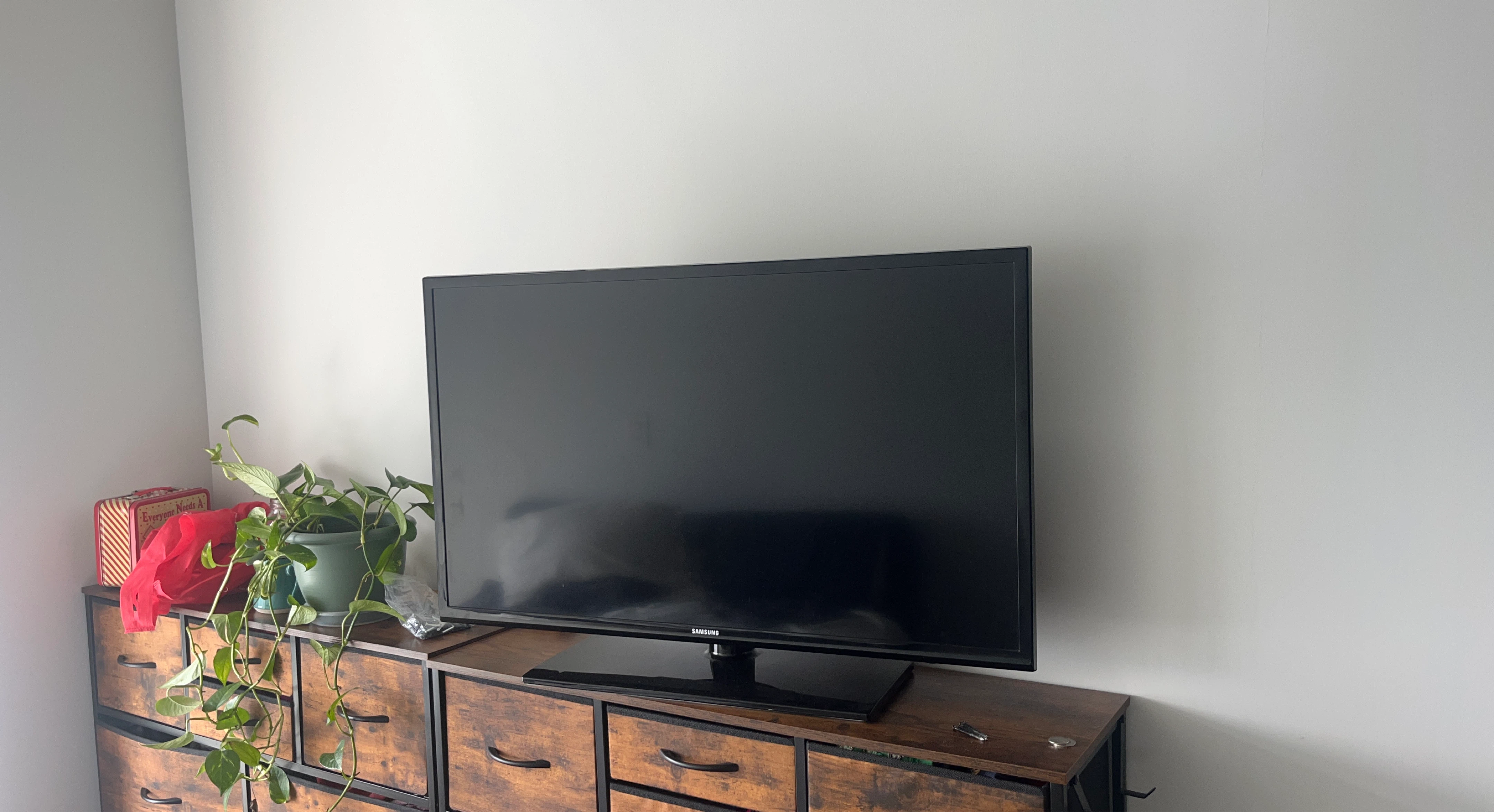 Samsung 40-inch Flatscreen TV