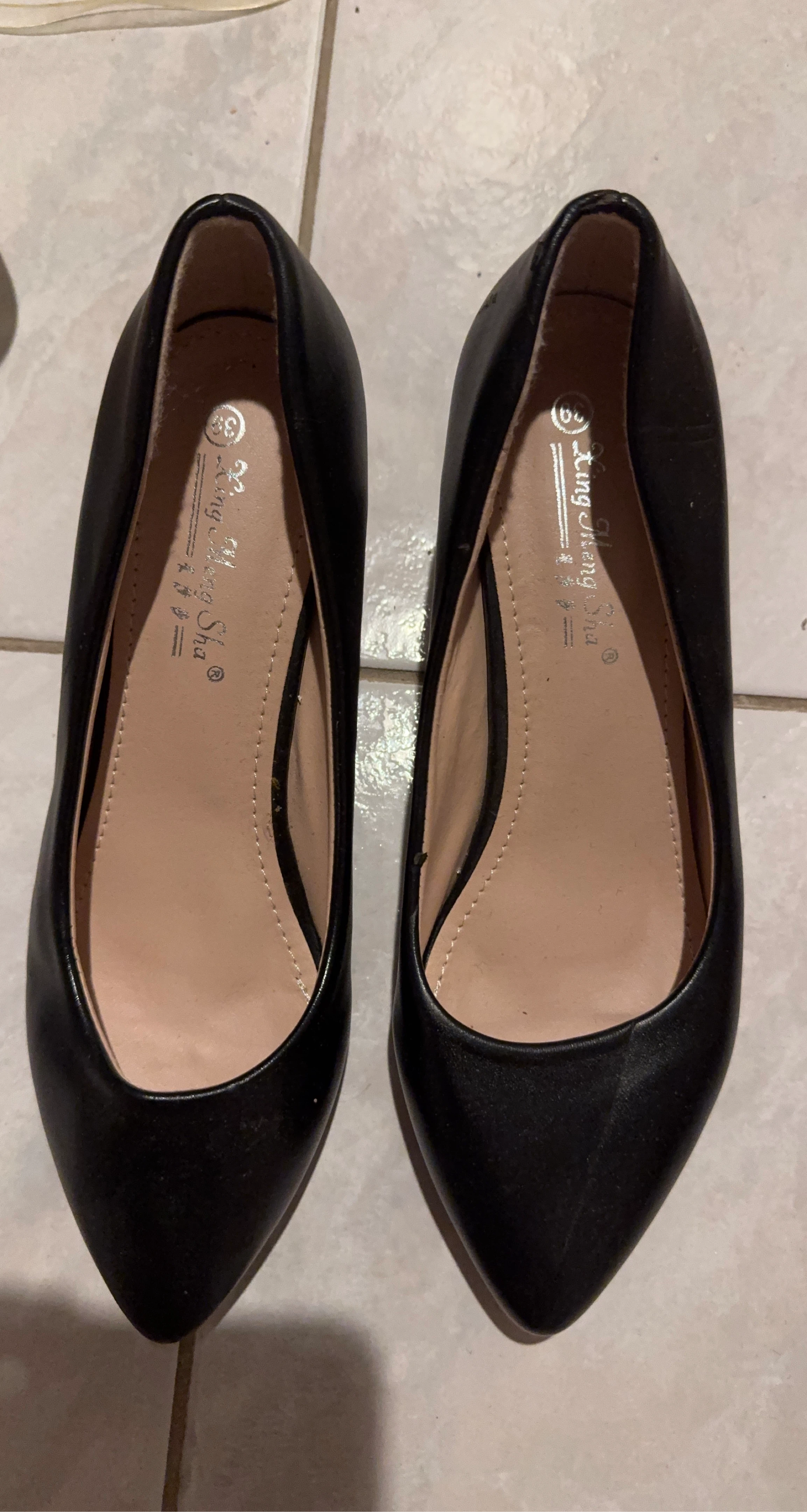 Ling Sheng Sha Black Pointed Toe Flats - Size 39