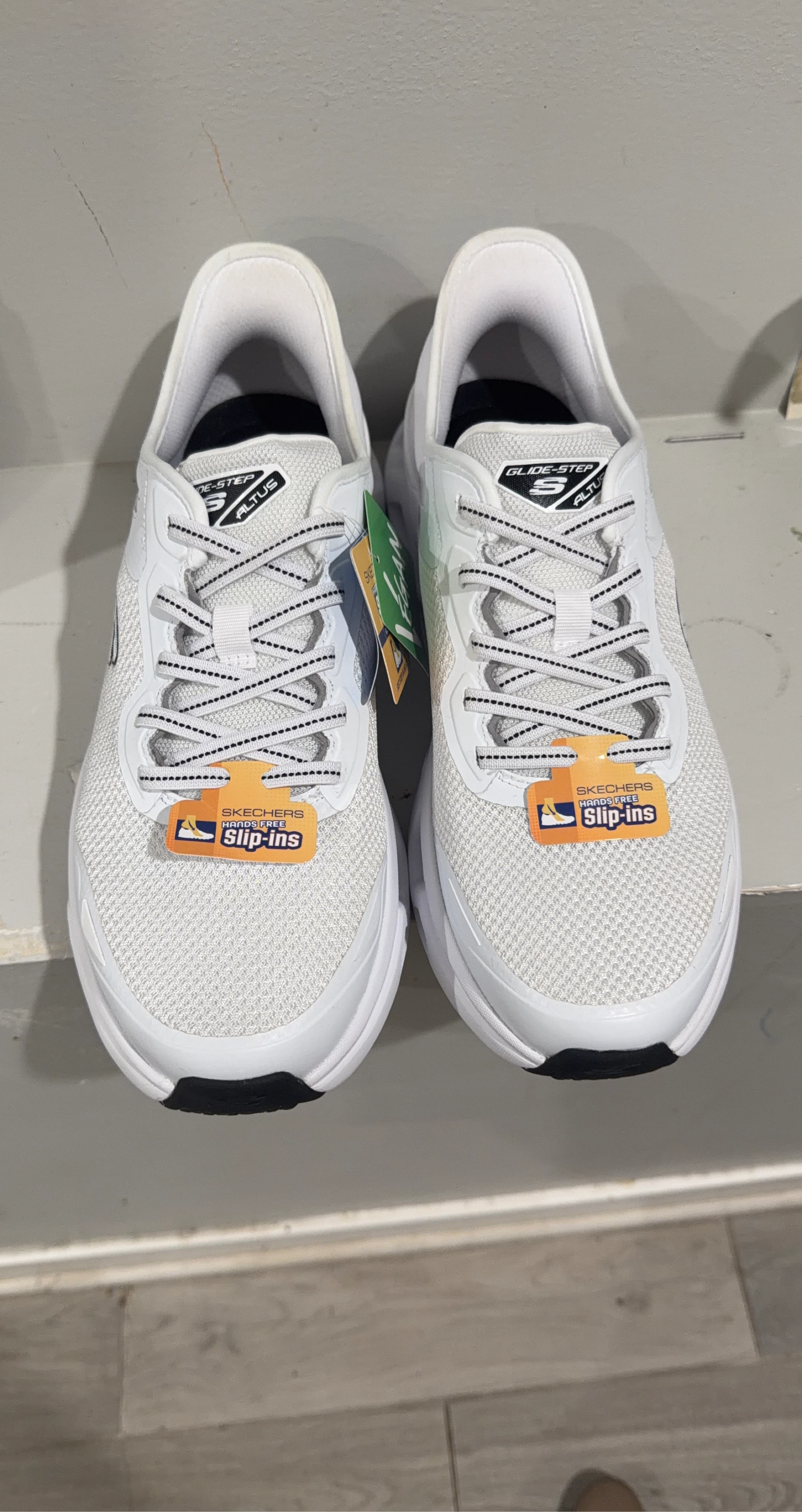 Skechers Glide-Step Altus Hands Free Slip-ins Sneakers