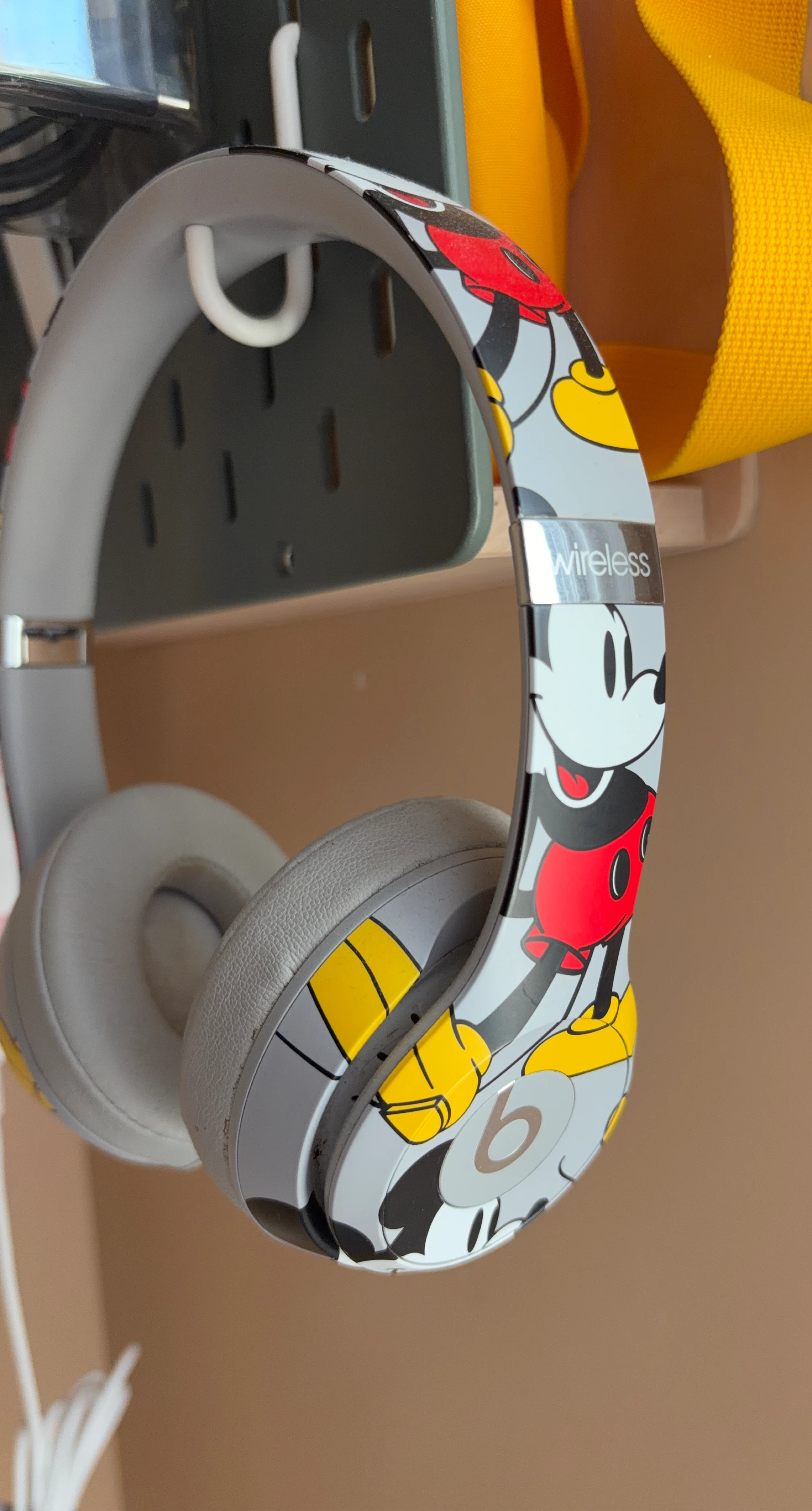 Beats Solo 3 Wireless Mickey Mouse Edition Headphones