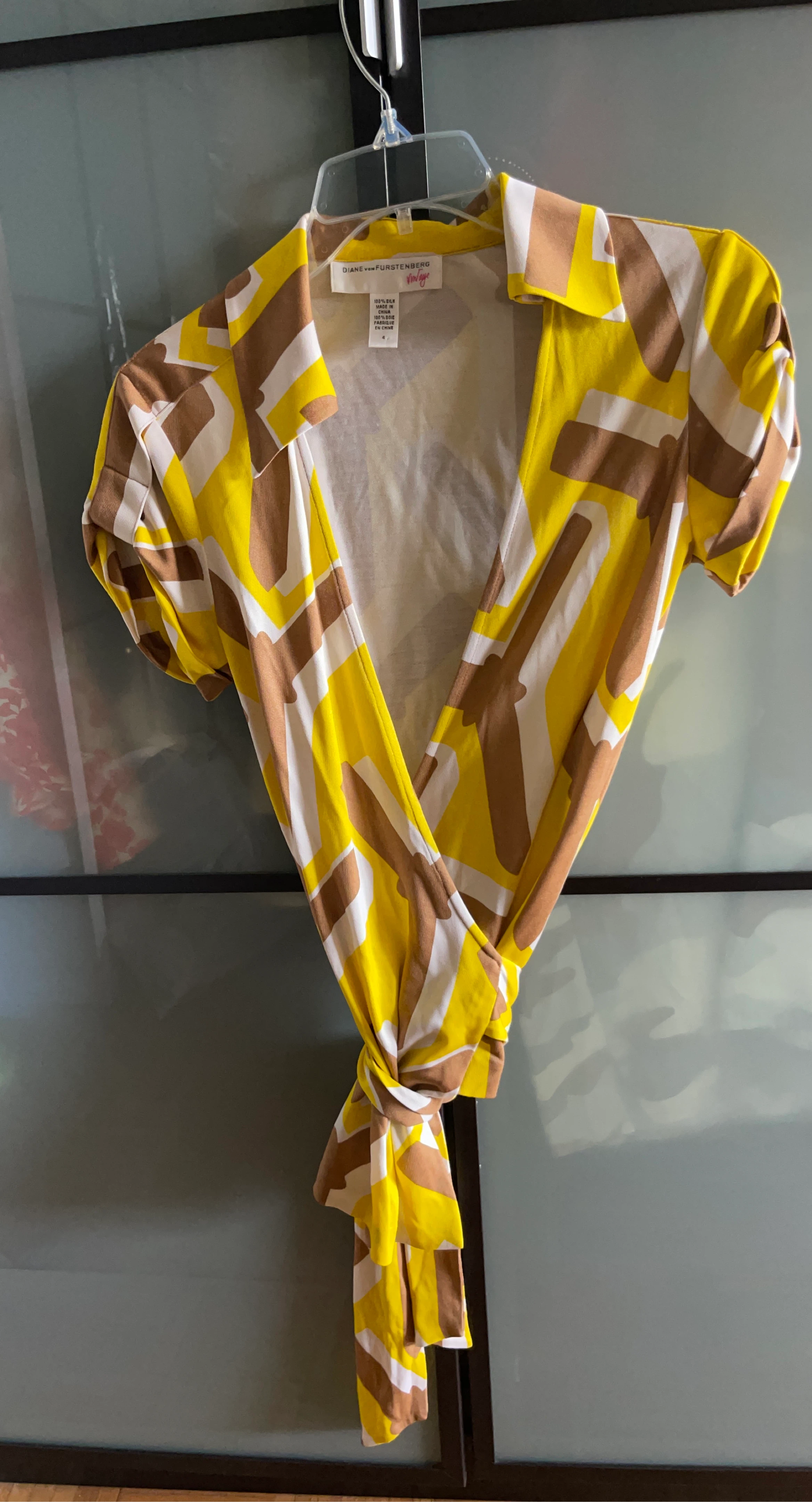 Diane von Furstenberg 100% Silk Wrap Top Size 4
