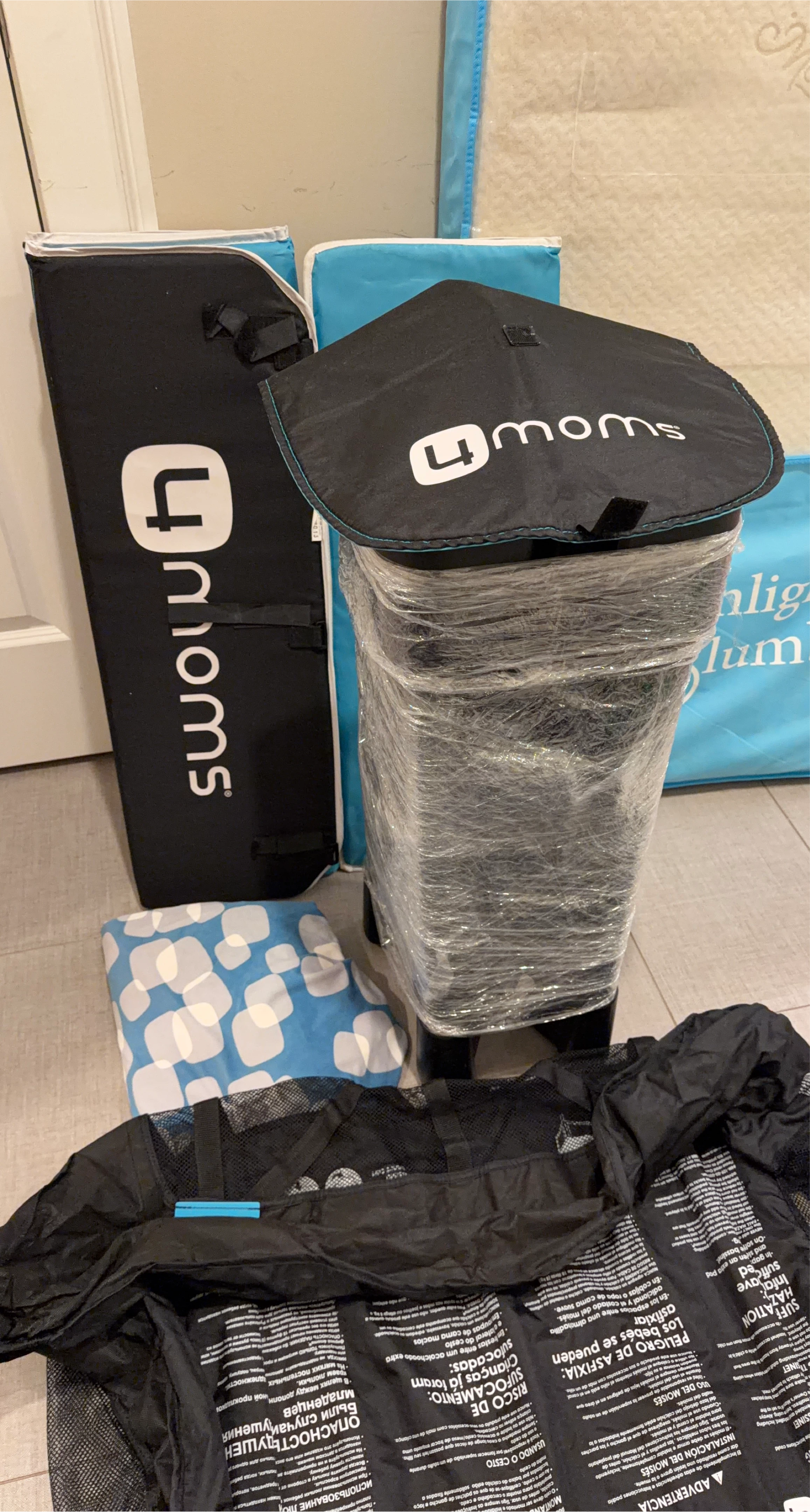 4moms Bassinet with Accessories