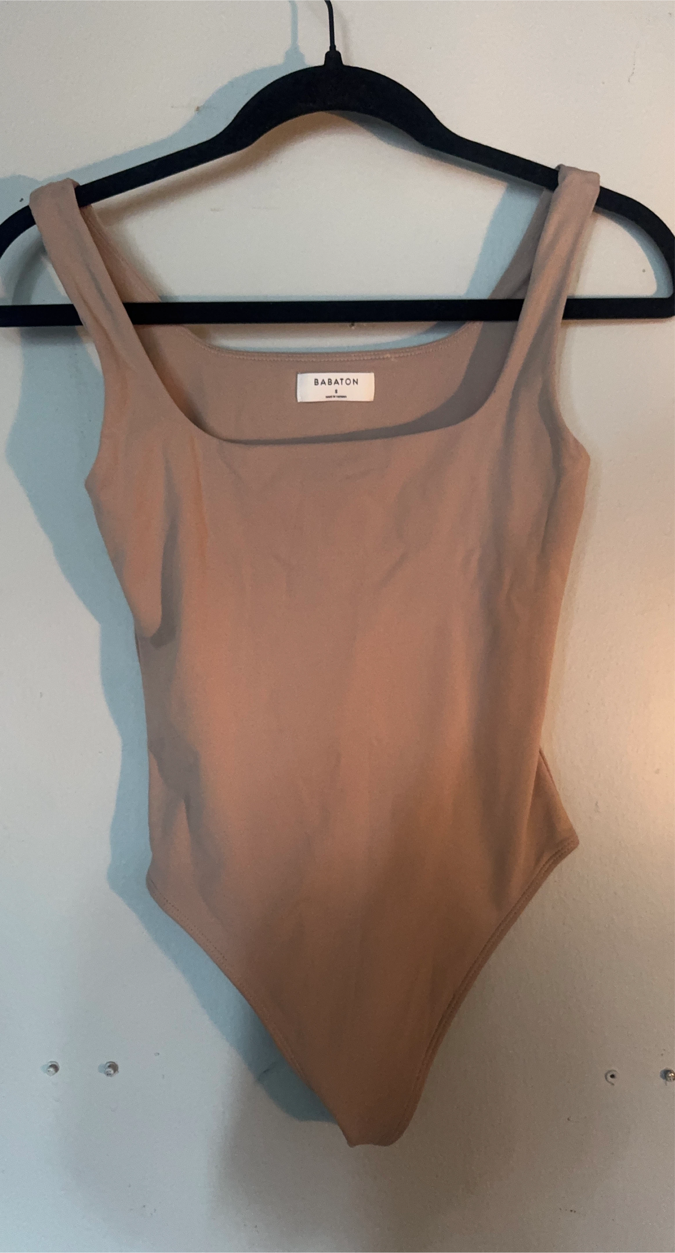Babaton bodysuit - tan