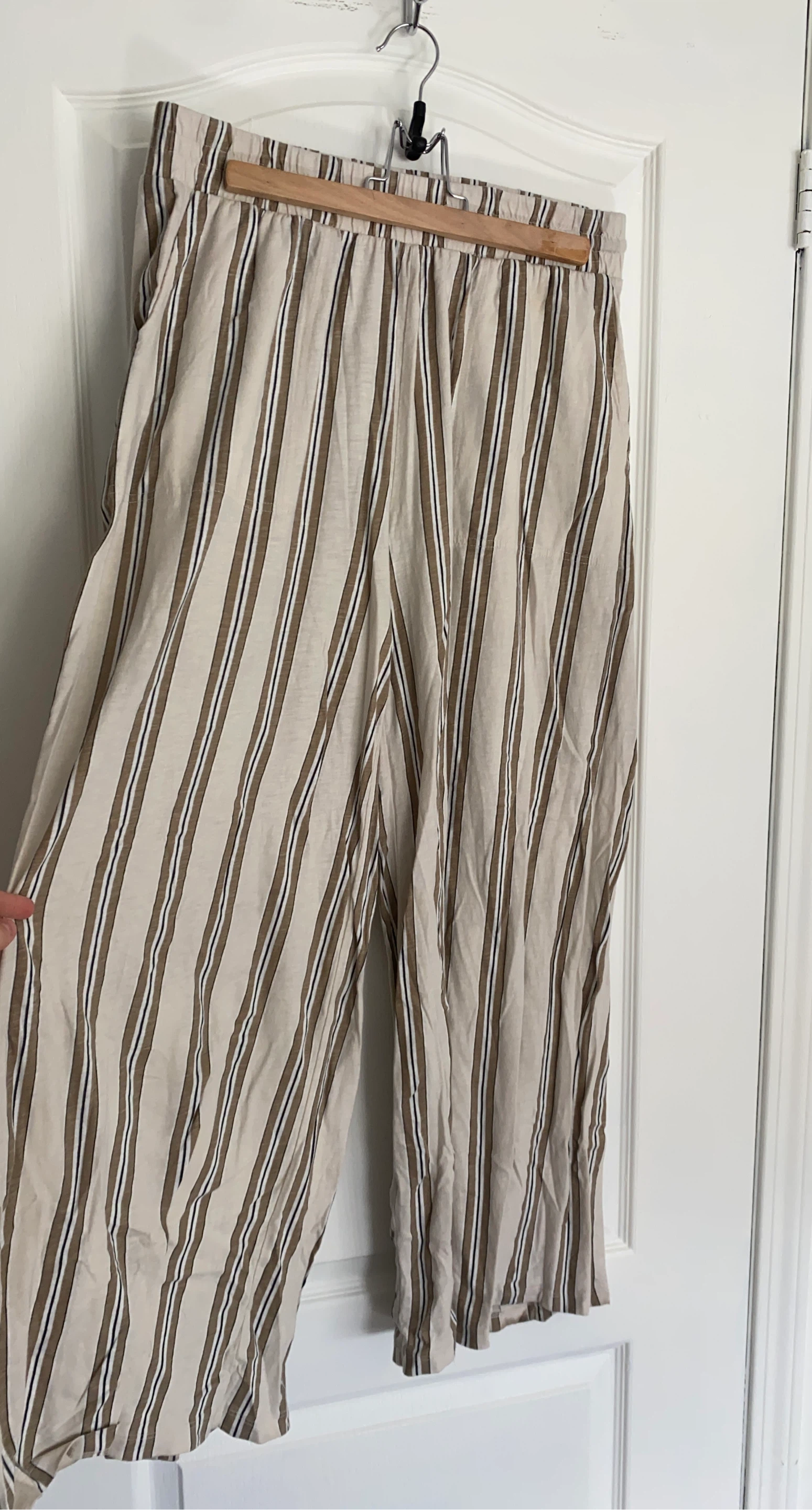 American Eagle Striped Cropped Pants - Size M