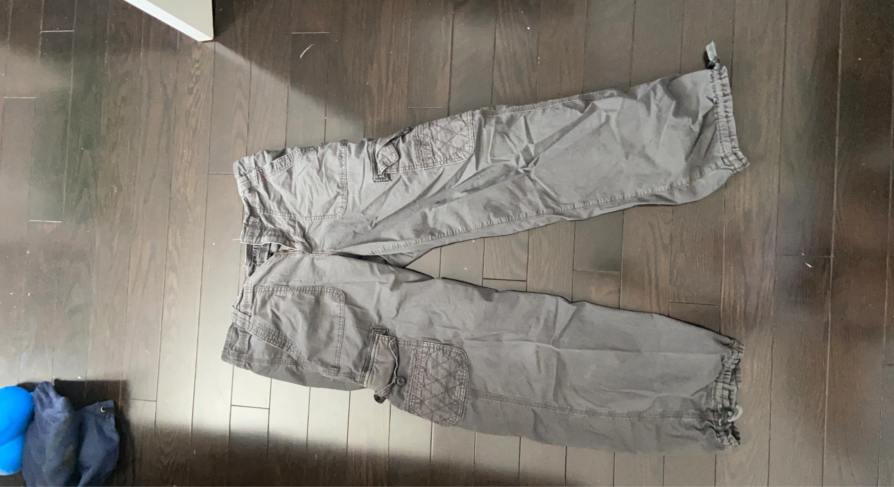Grey American Eagle Cargo Pants