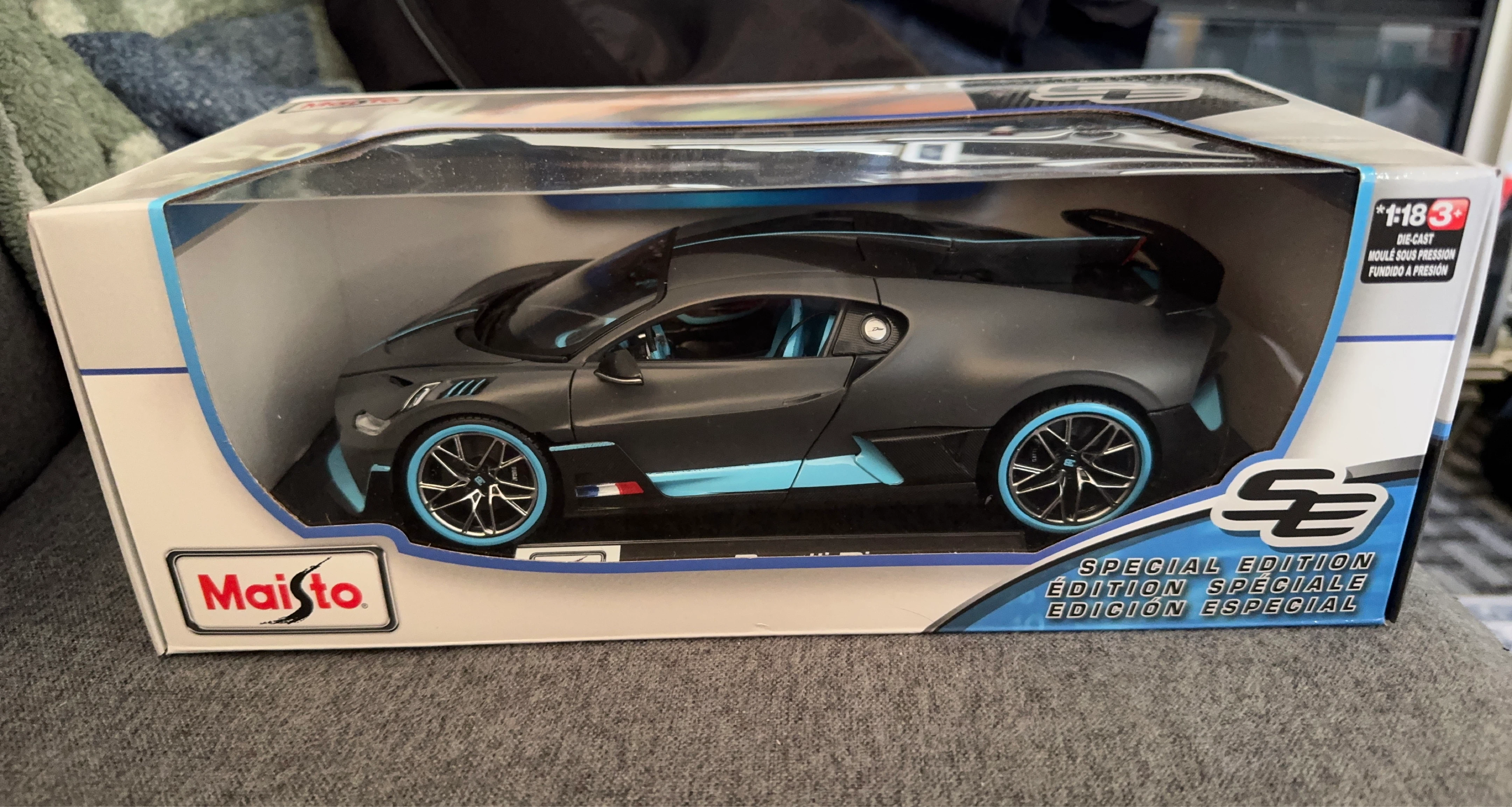 Maisto 1:18 Die-Cast Special Edition Bugatti Car