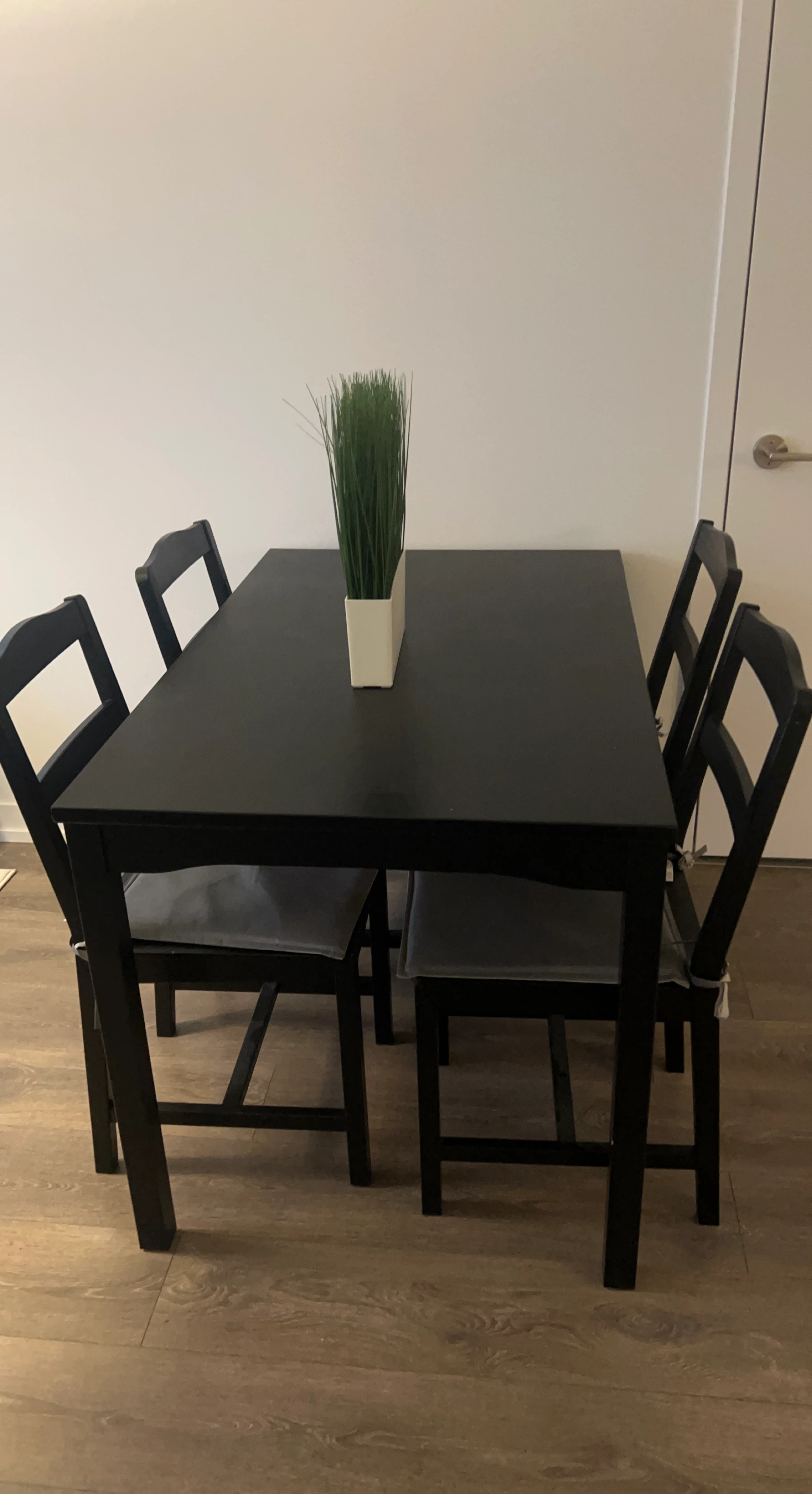 ❗️❗️ MUST GO❗️❗️Black Dining Table with 4 Chairs