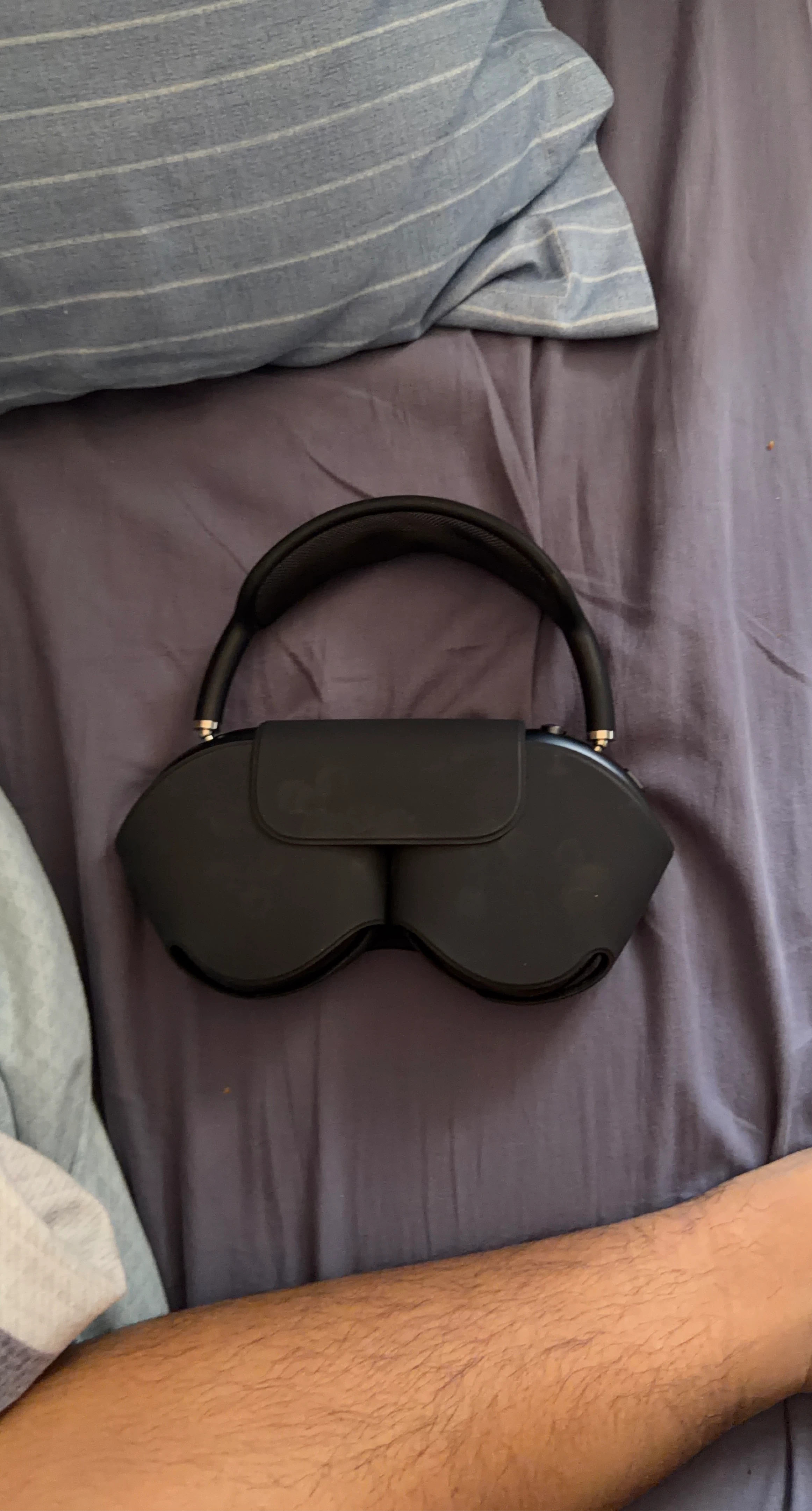 Apple AirPods Max Smart Case with Airpods Max