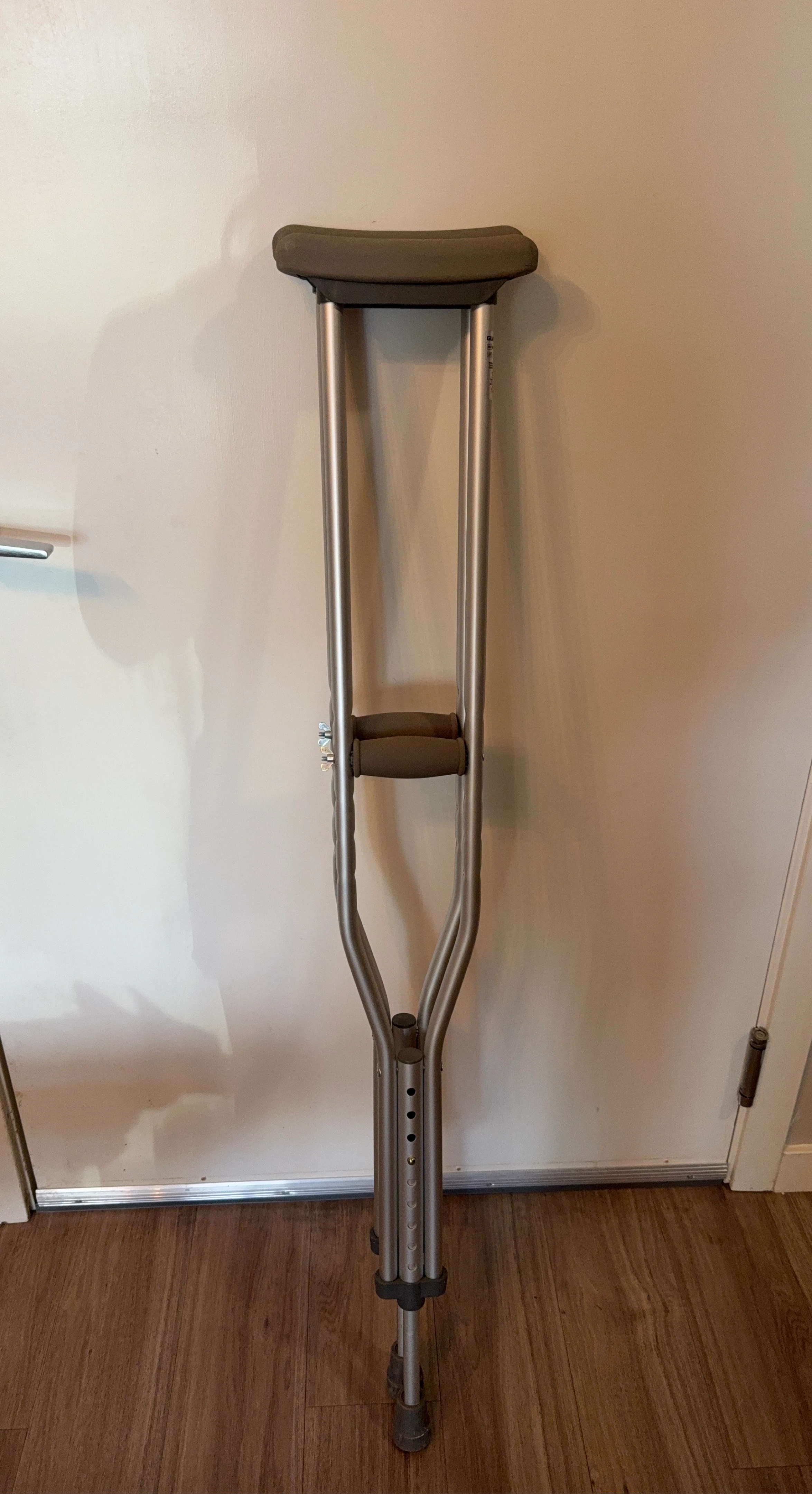 Adjustable Aluminum Crutches