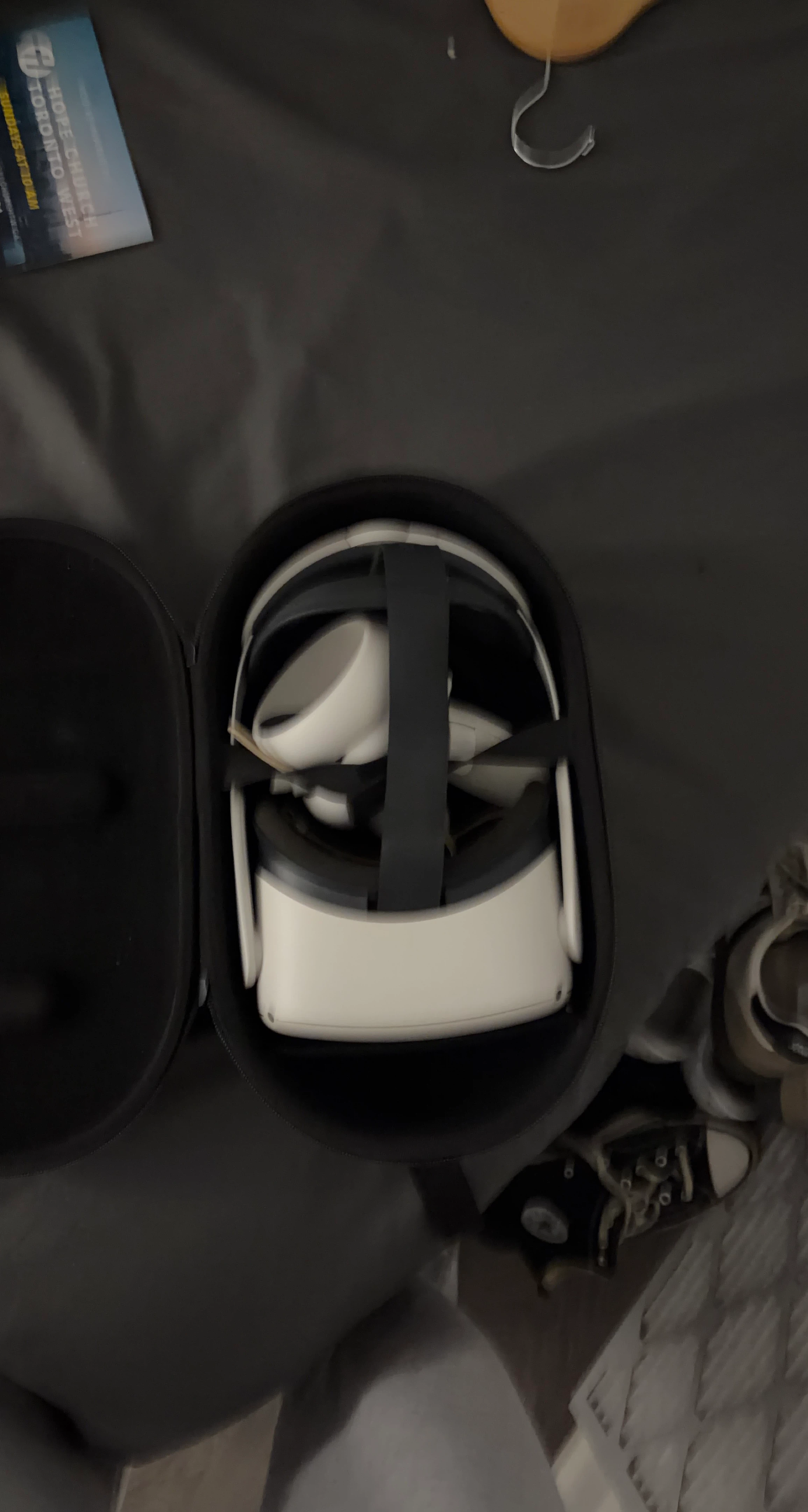 Meta Quest 2 VR Headset with Syntech Carrying Case