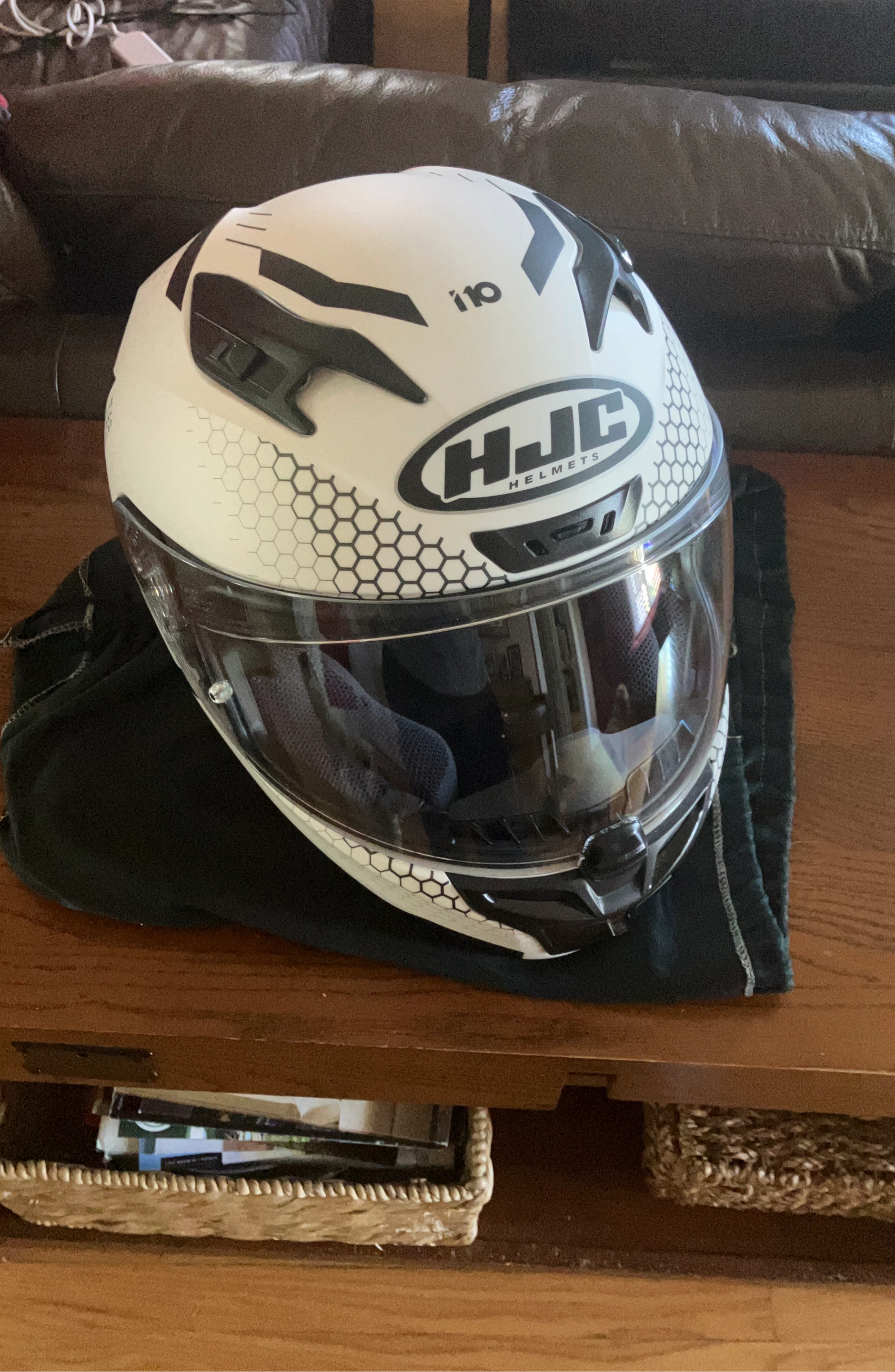 HJC i10 Motorcycle Helmet - White/Black, Size S