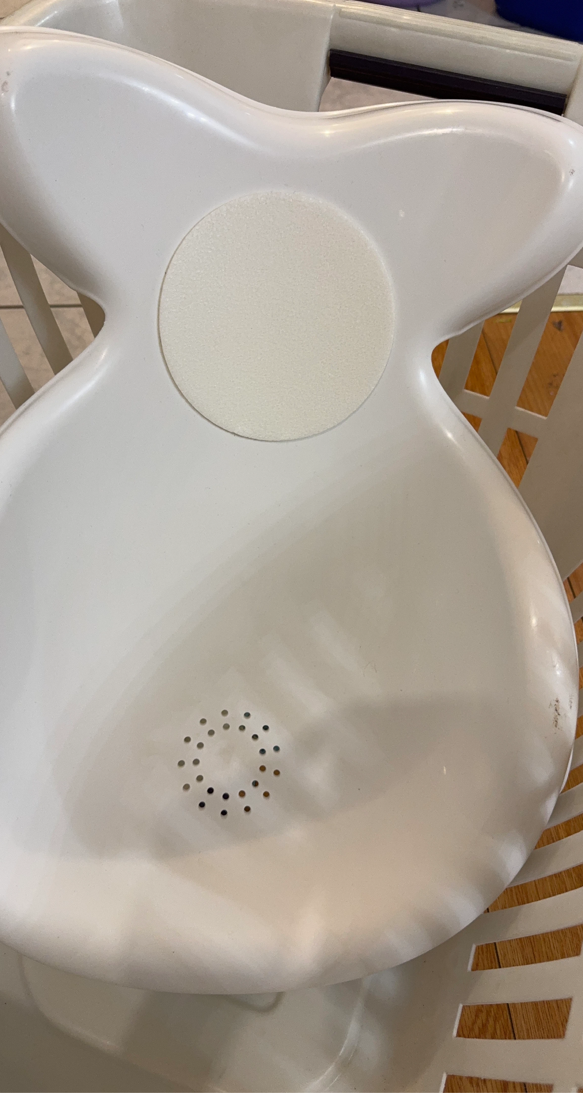 Plastic baby bath seat