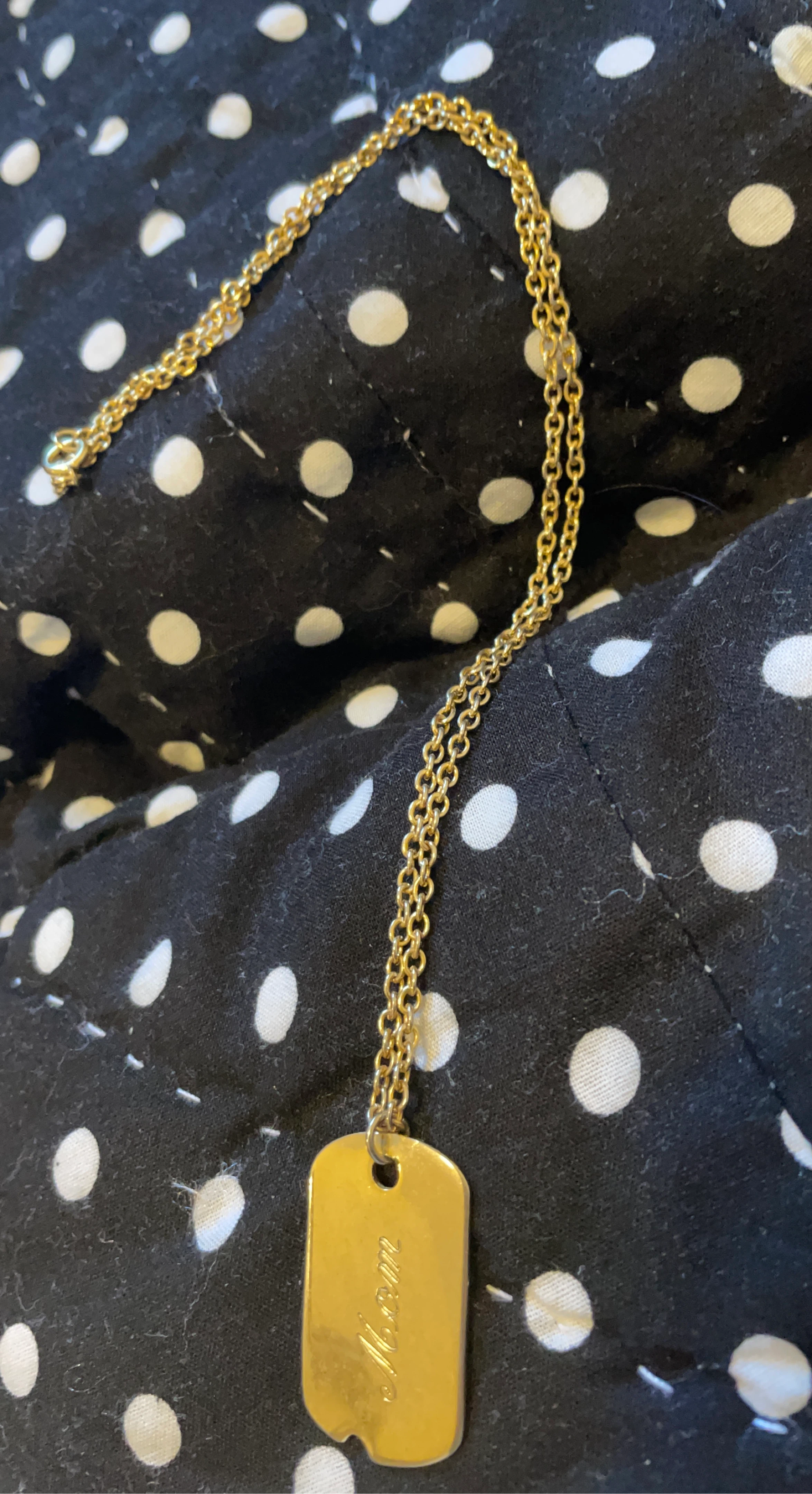 Gold tone "Mom" tag necklace