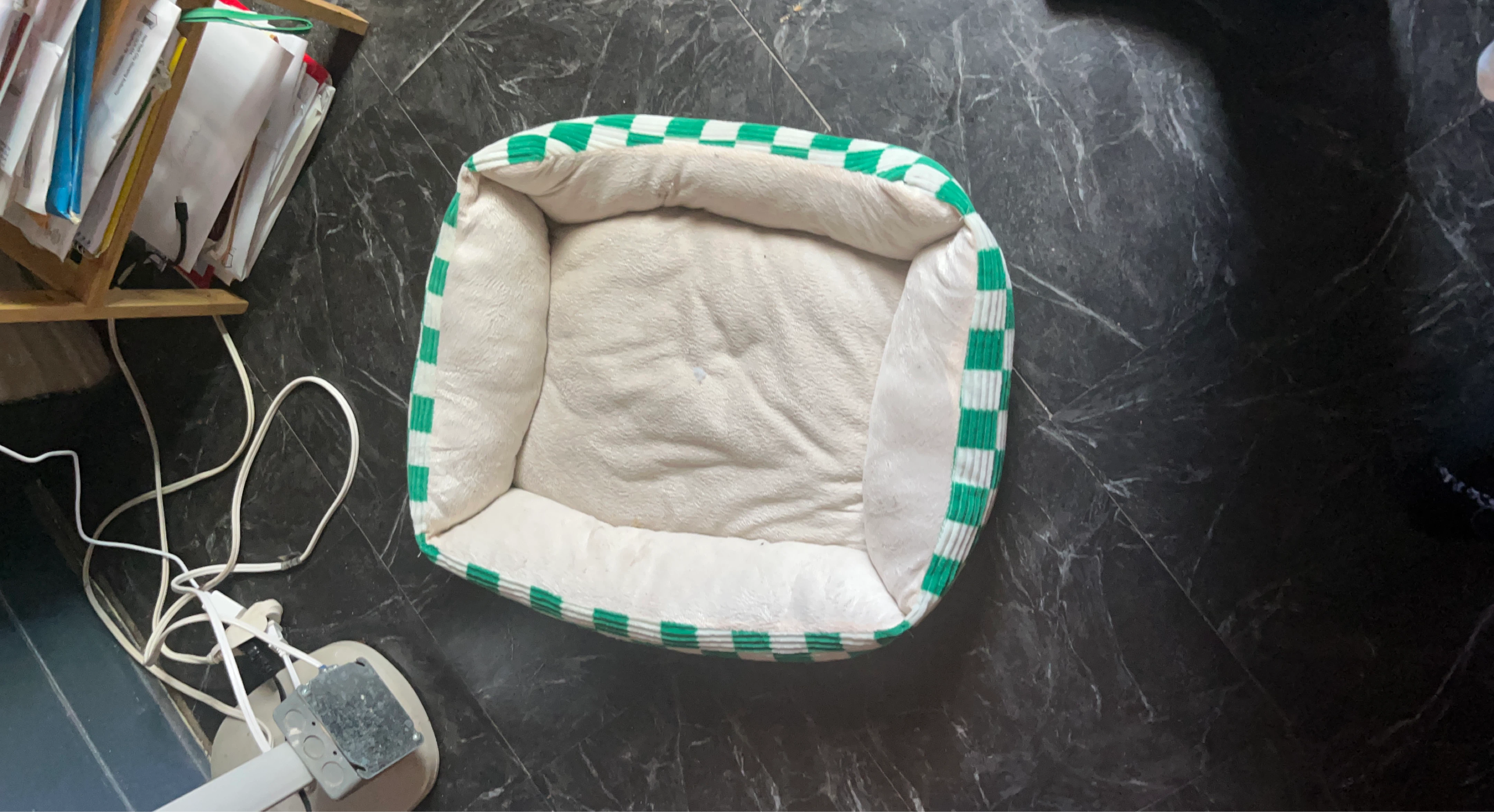 Plush Pet Bed with Green and White Checkered Trim