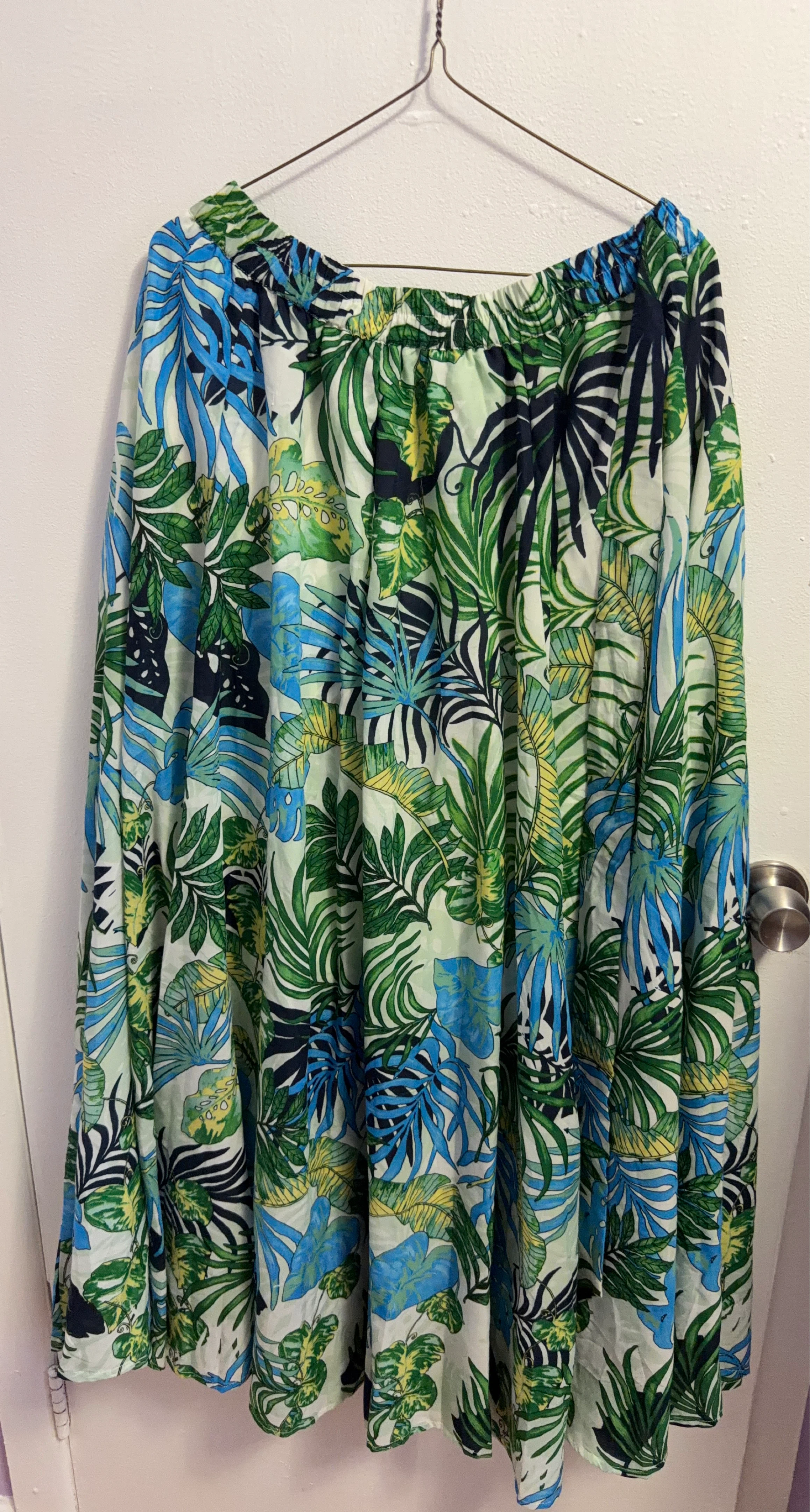 Flowy Tropical Print Maxi Skirt