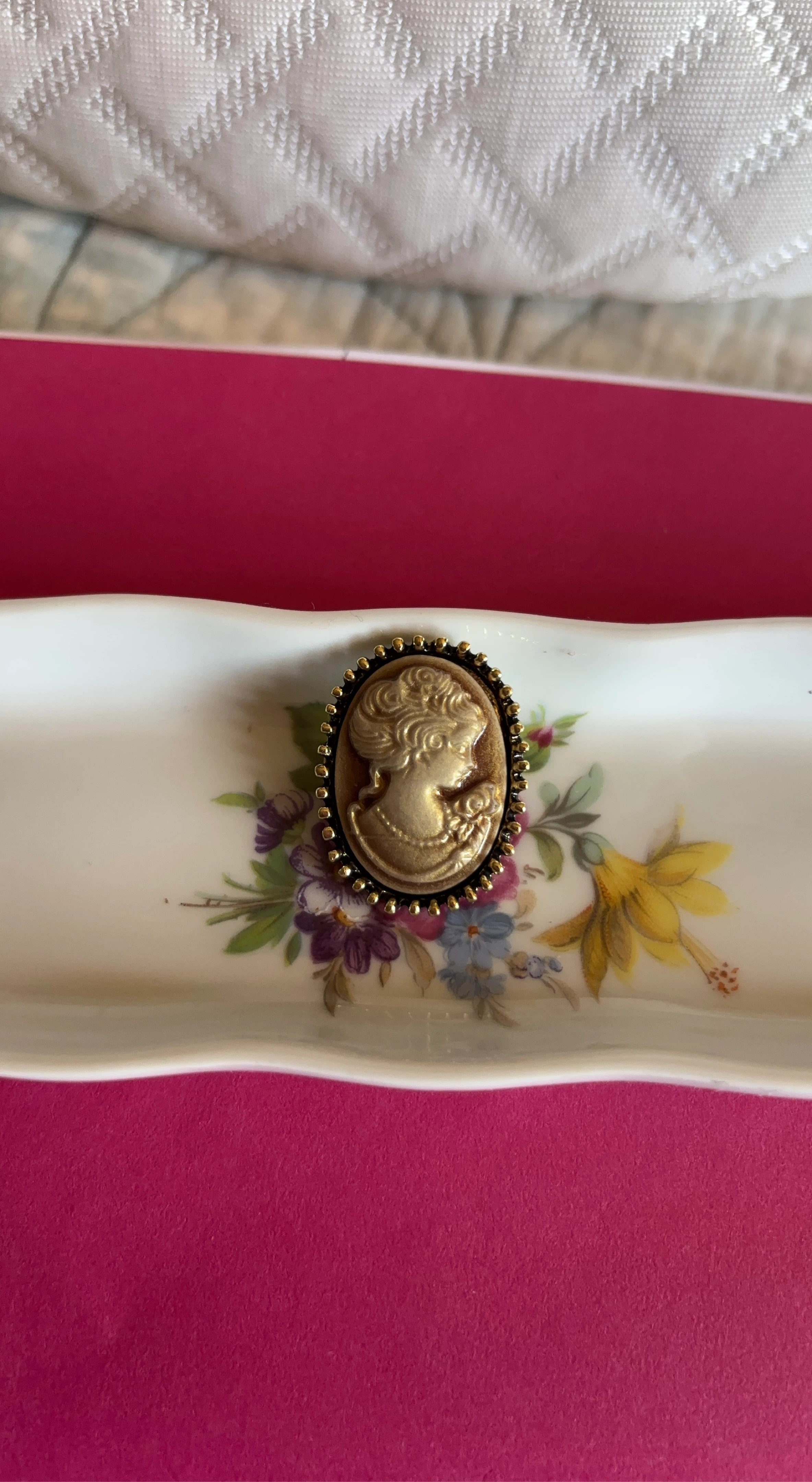 Vintage Cameo Brooch with Floral Dish
