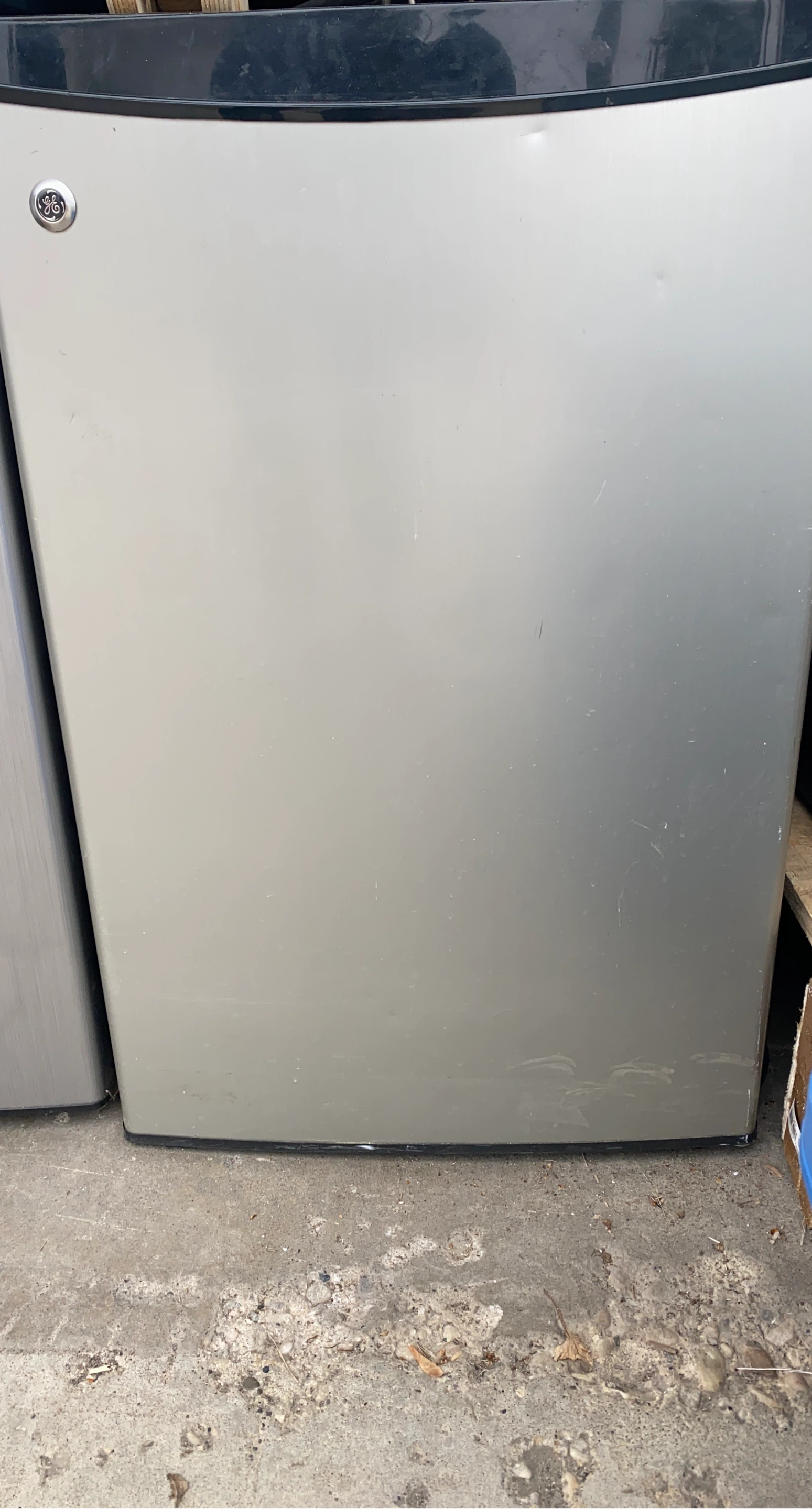 GE mini fridge