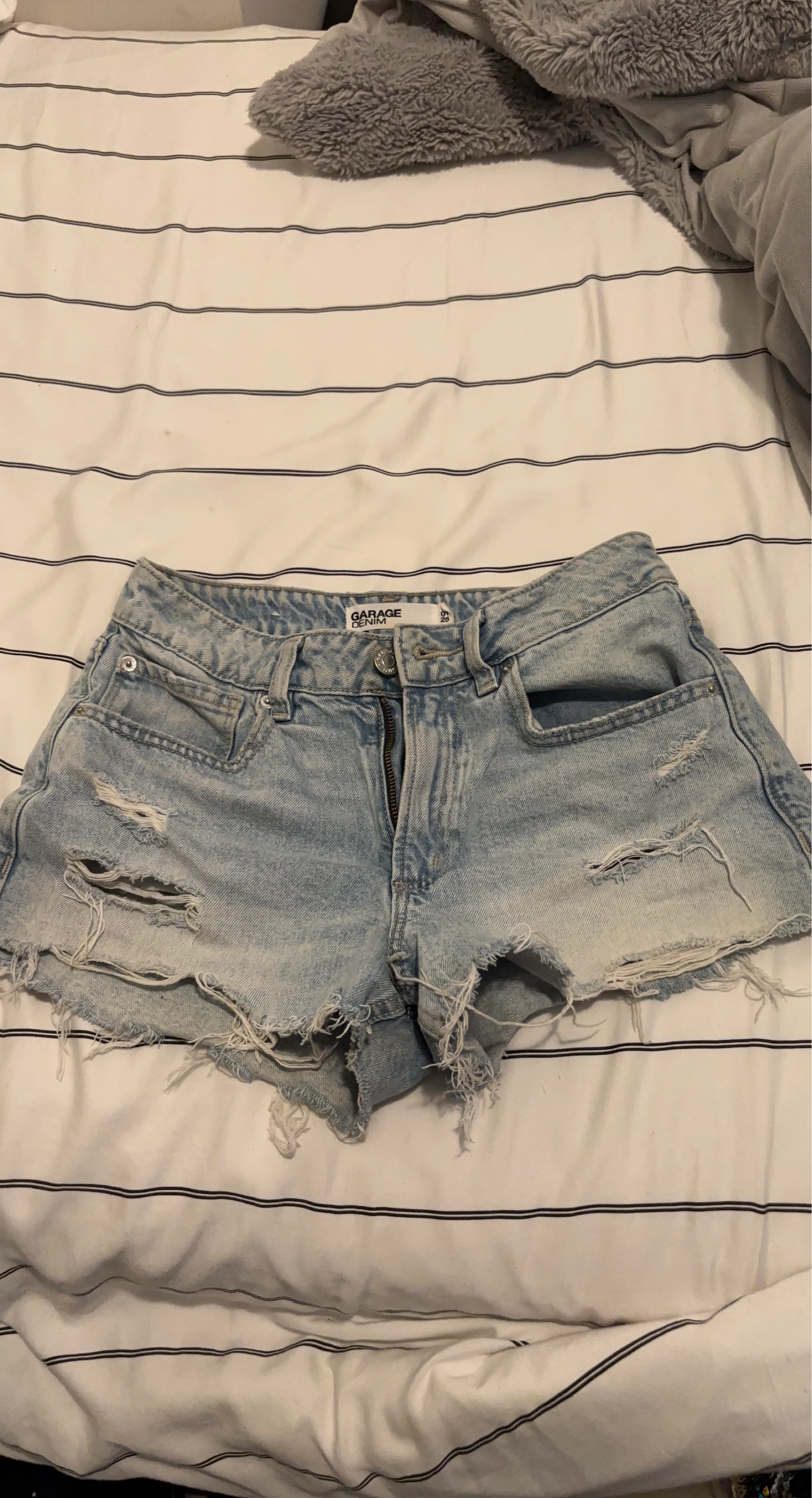 Garage Denim Ripped Jean Shorts Size 25