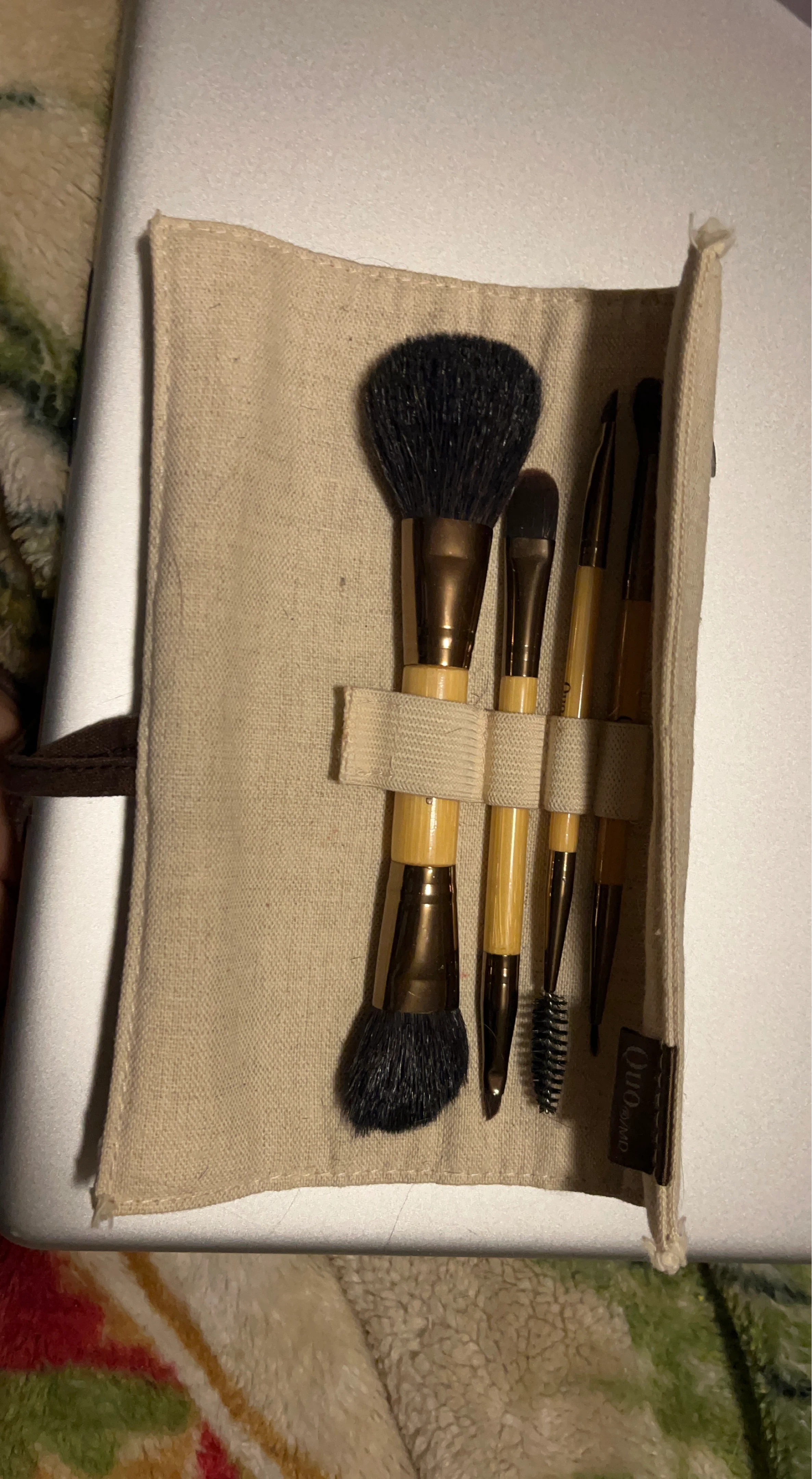 QUO Makeup Brush Set with Pouch