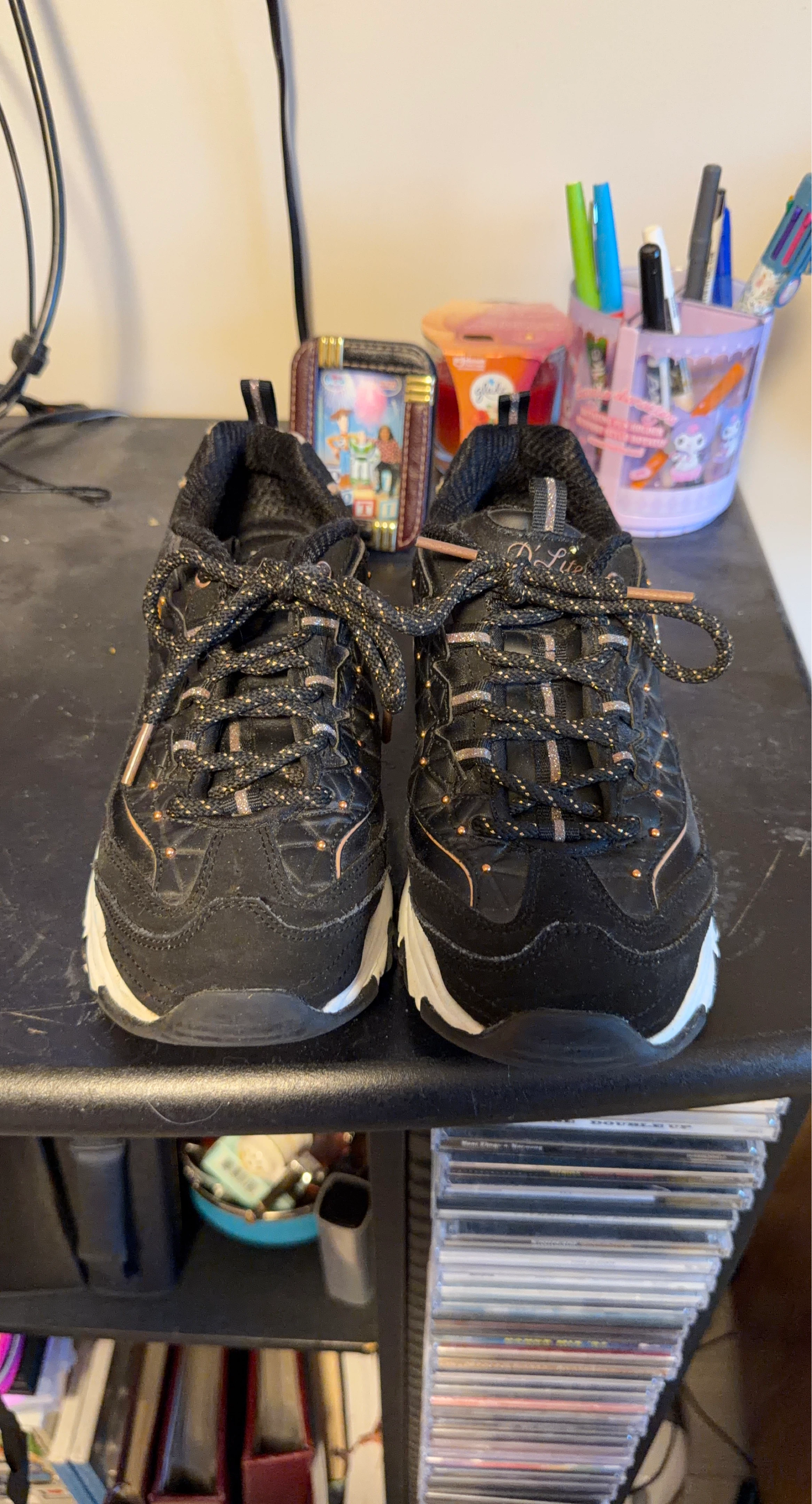 Skechers D'Lite Black Gold Sneakers